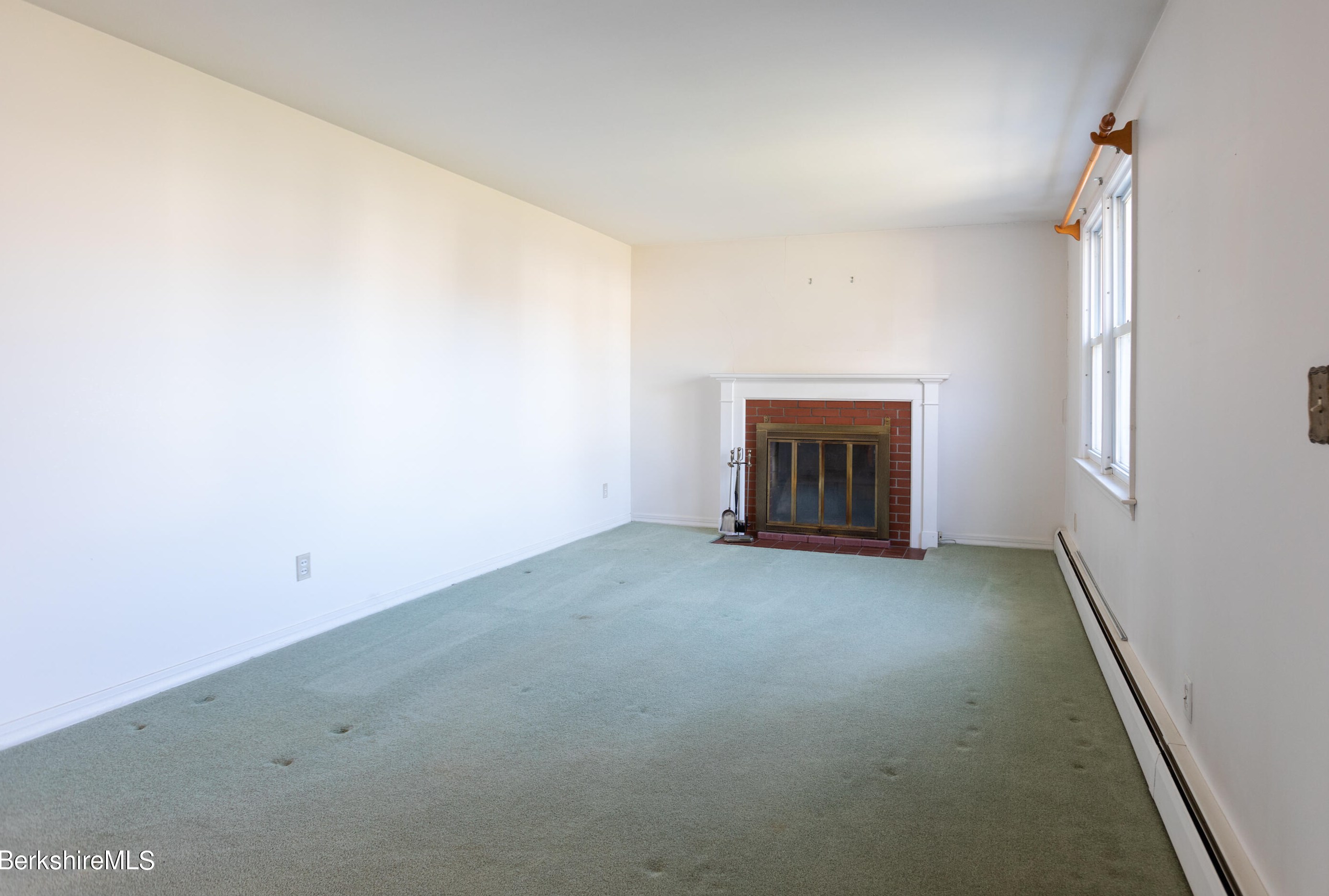 42 Lillian St, Pittsfield MA 01201-5652 exterior