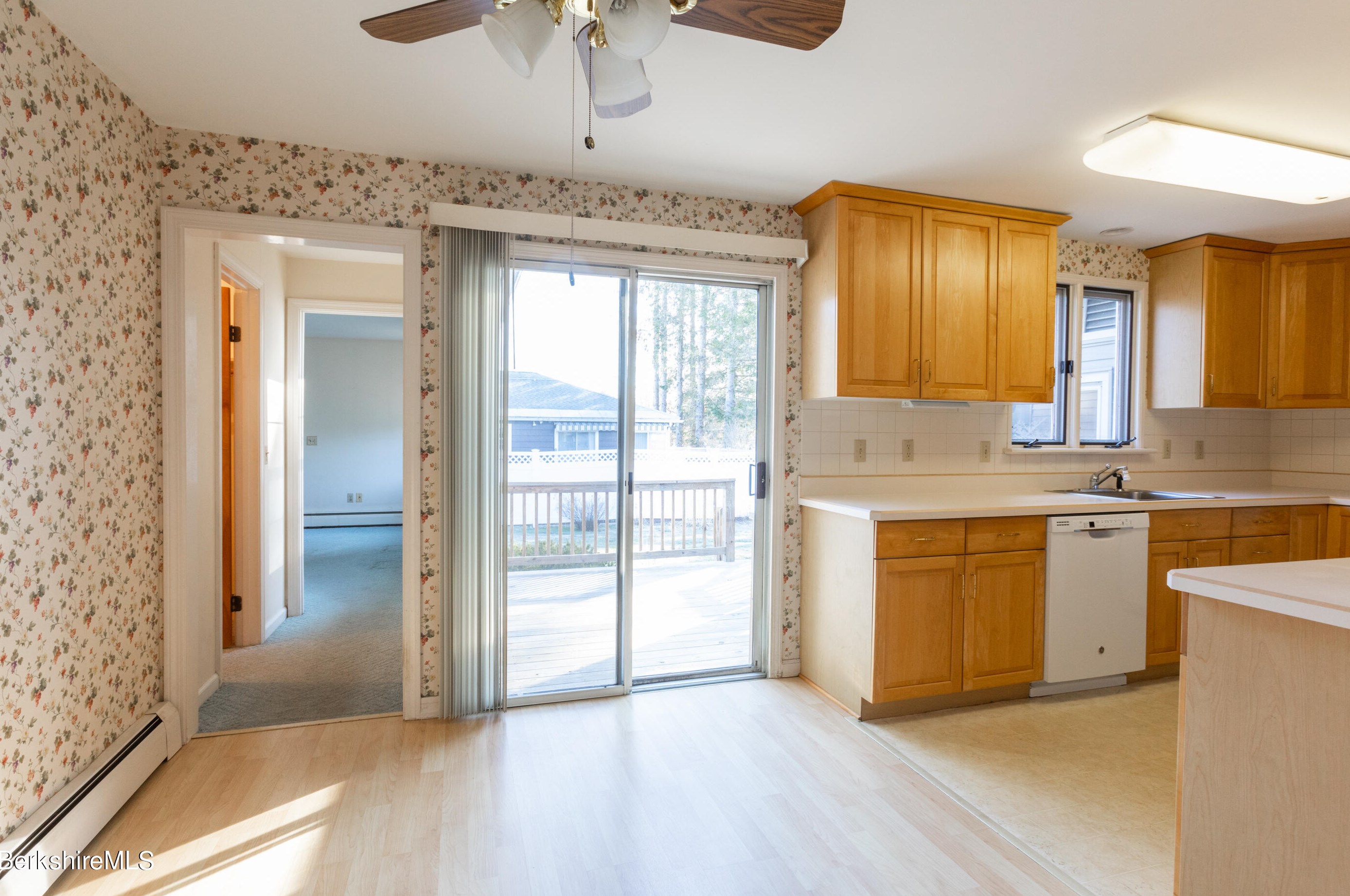 42 Lillian St, Pittsfield MA 01201-5652 exterior