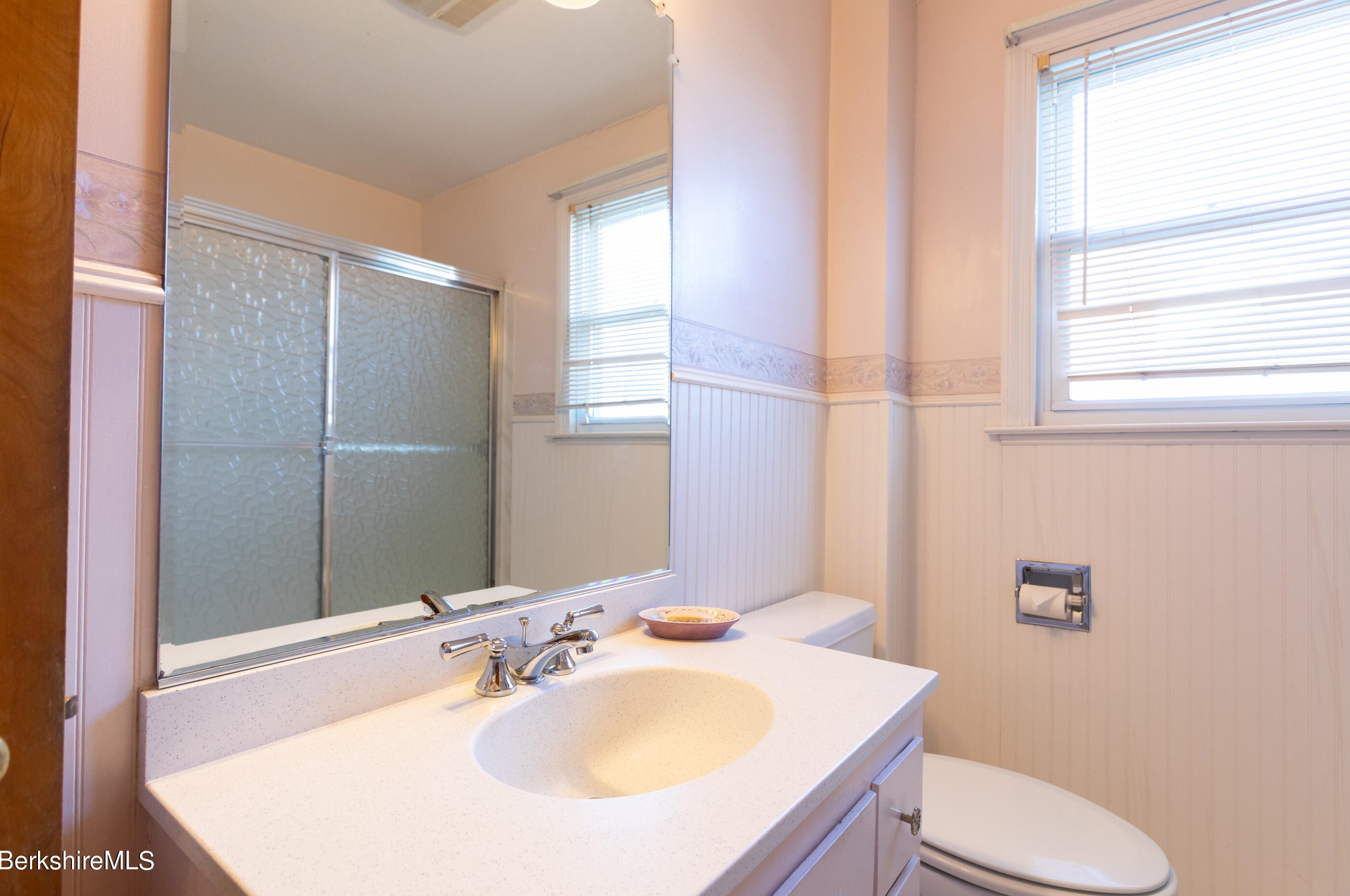 42 Lillian St, Pittsfield MA 01201-5652 exterior