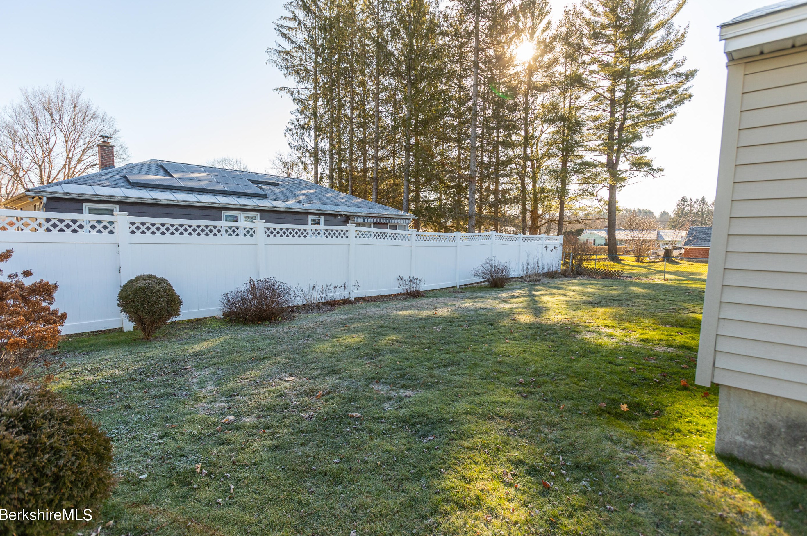 42 Lillian St, Pittsfield MA 01201-5652 exterior