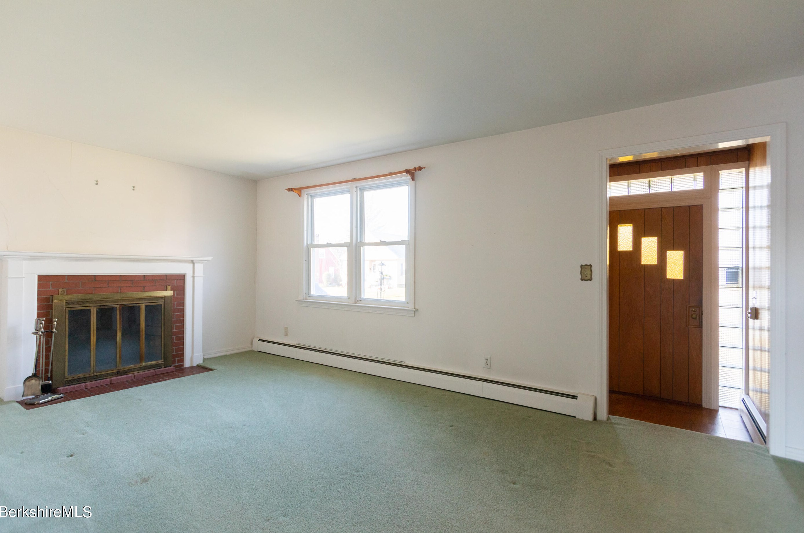 42 Lillian St, Pittsfield MA 01201-5652 exterior