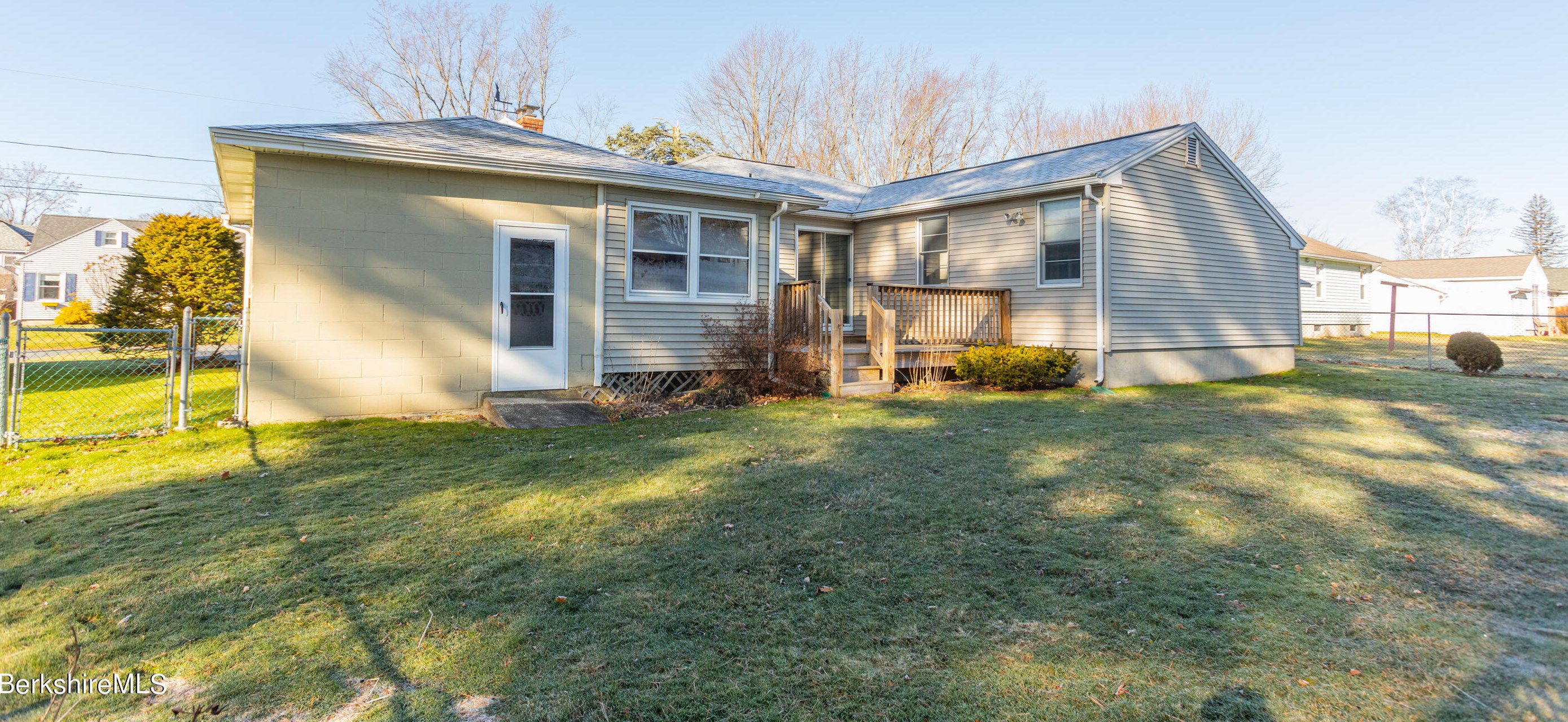 42 Lillian St, Pittsfield MA 01201-5652 exterior