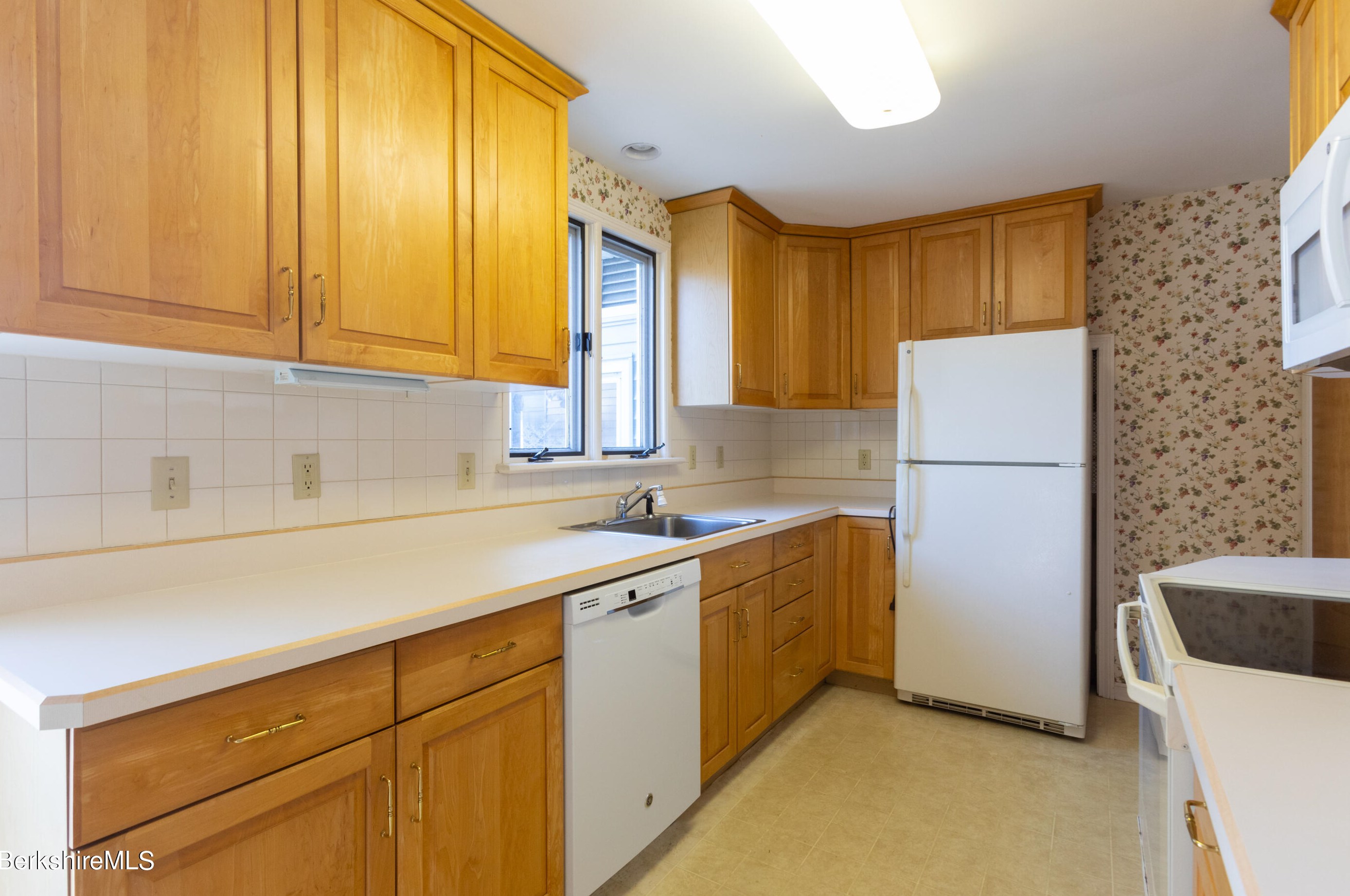 42 Lillian St, Pittsfield MA 01201-5652 exterior