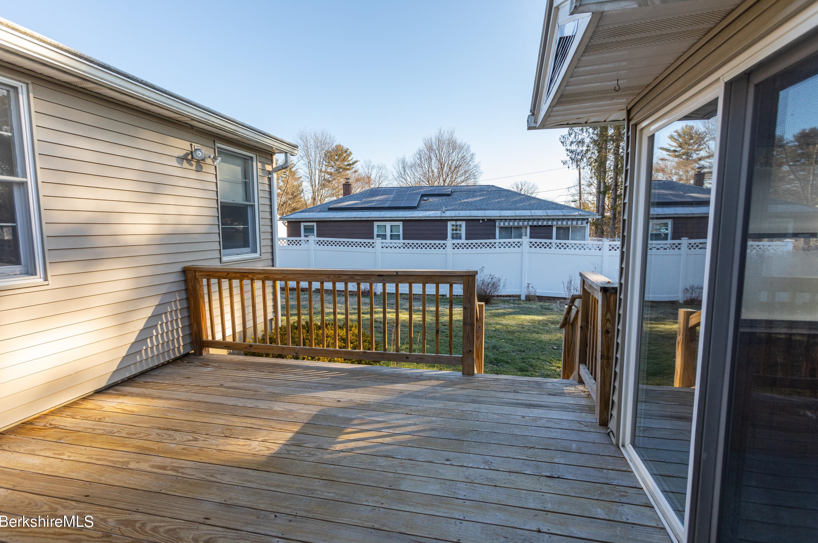 42 Lillian St, Pittsfield MA 01201-5652 exterior