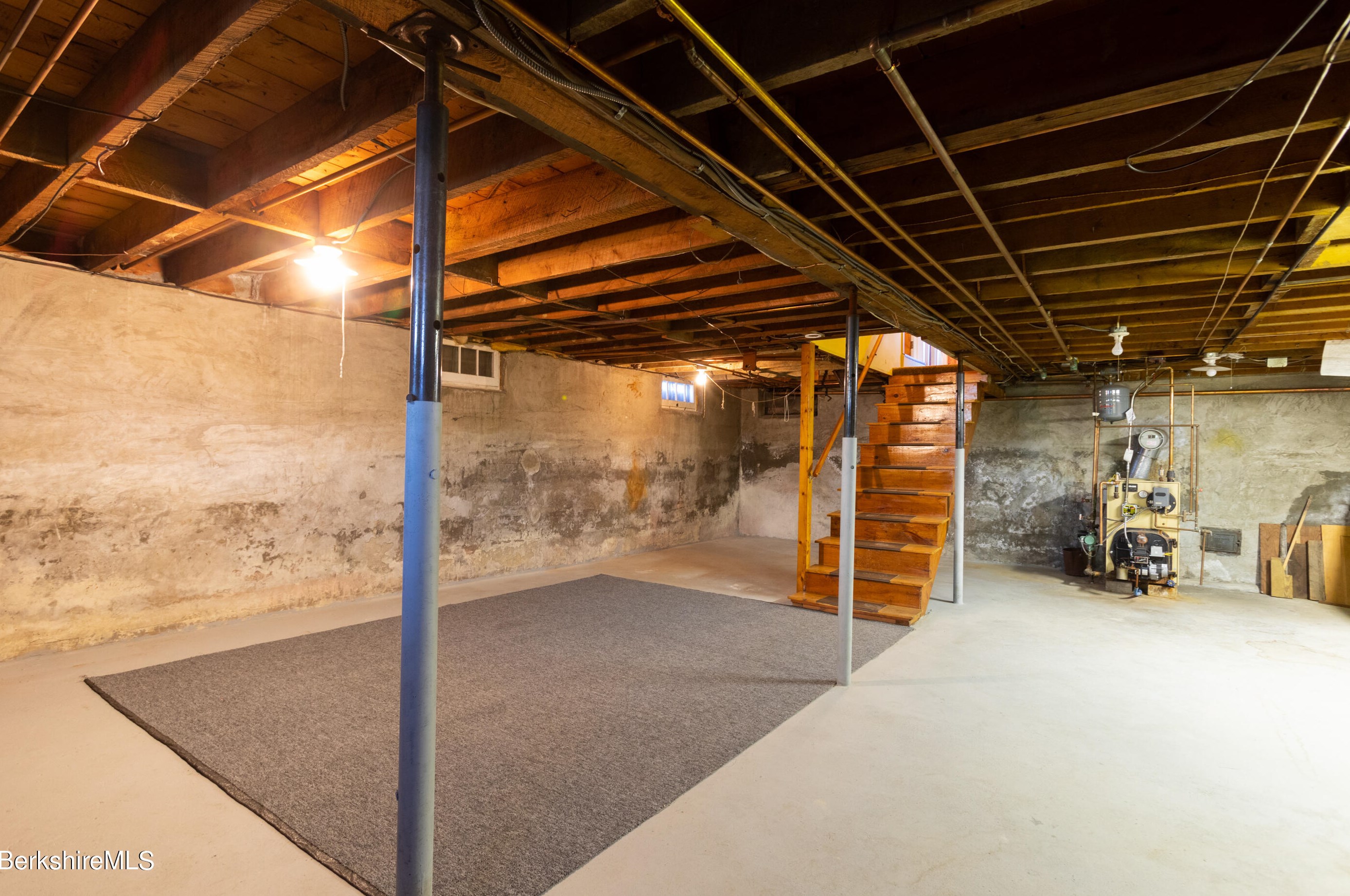 42 Lillian St, Pittsfield MA 01201-5652 exterior