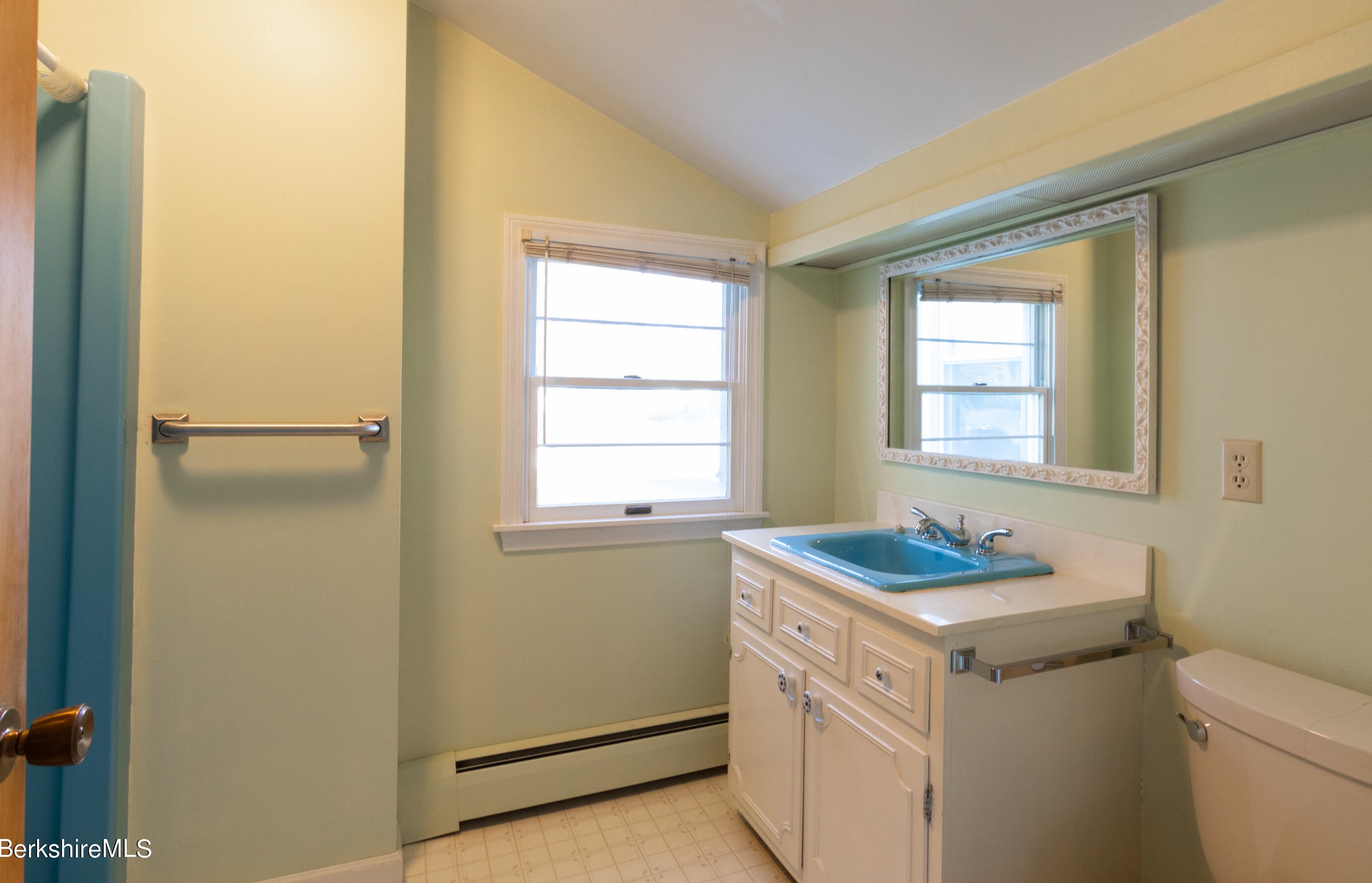 42 Lillian St, Pittsfield MA 01201-5652 exterior