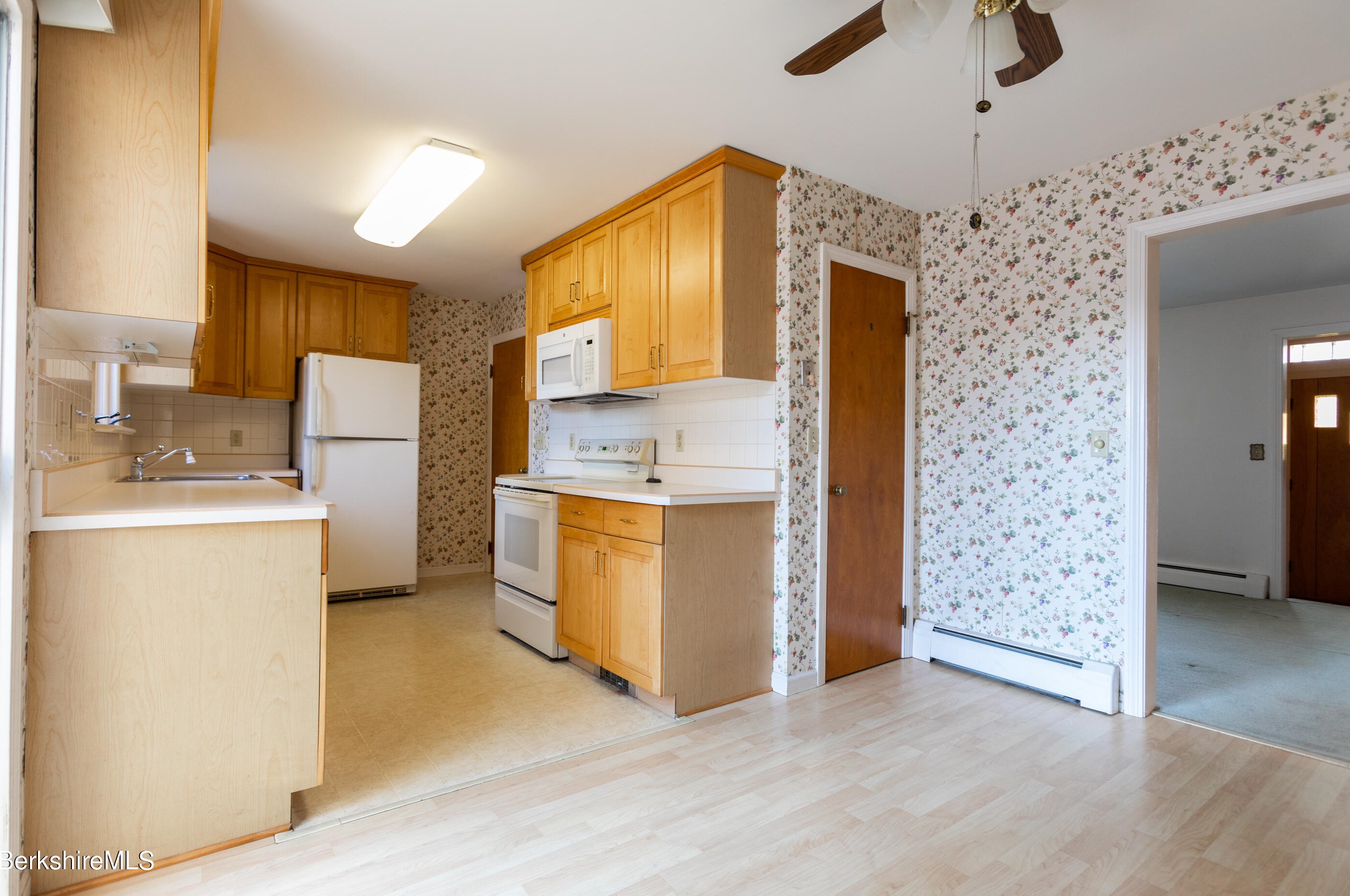 42 Lillian St, Pittsfield MA 01201-5652 exterior