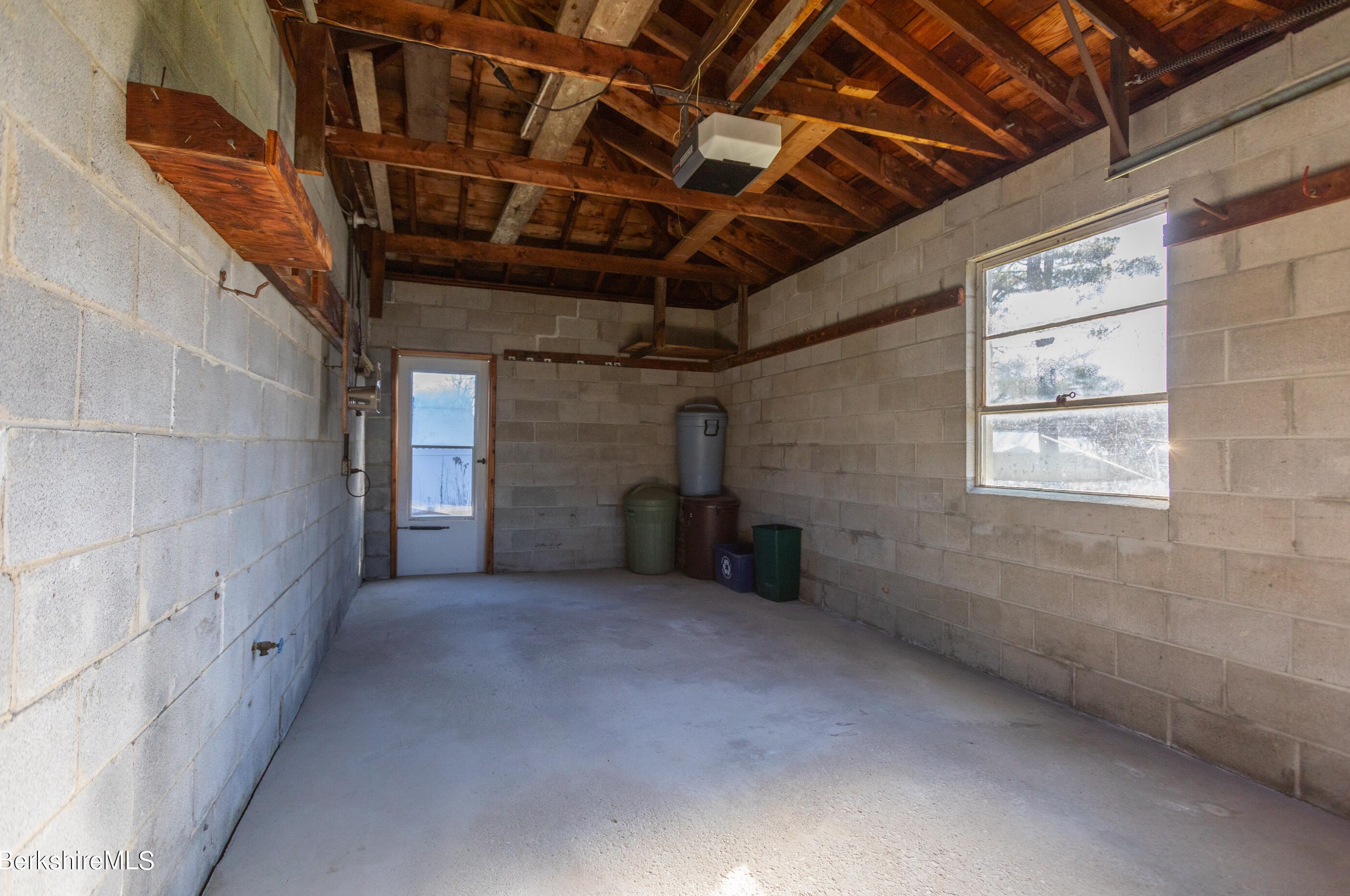 42 Lillian St, Pittsfield MA 01201-5652 exterior