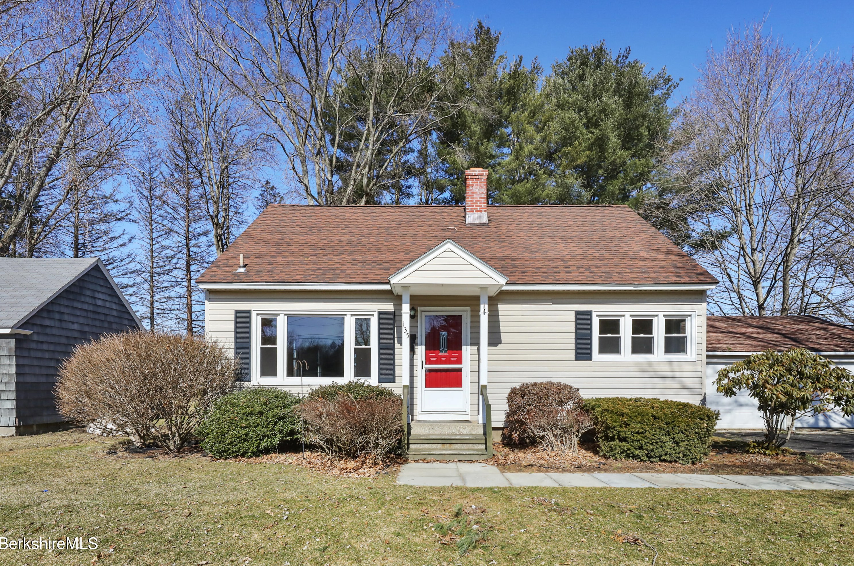 135 Birch Grove Dr, Pittsfield, MA 01201 exterior