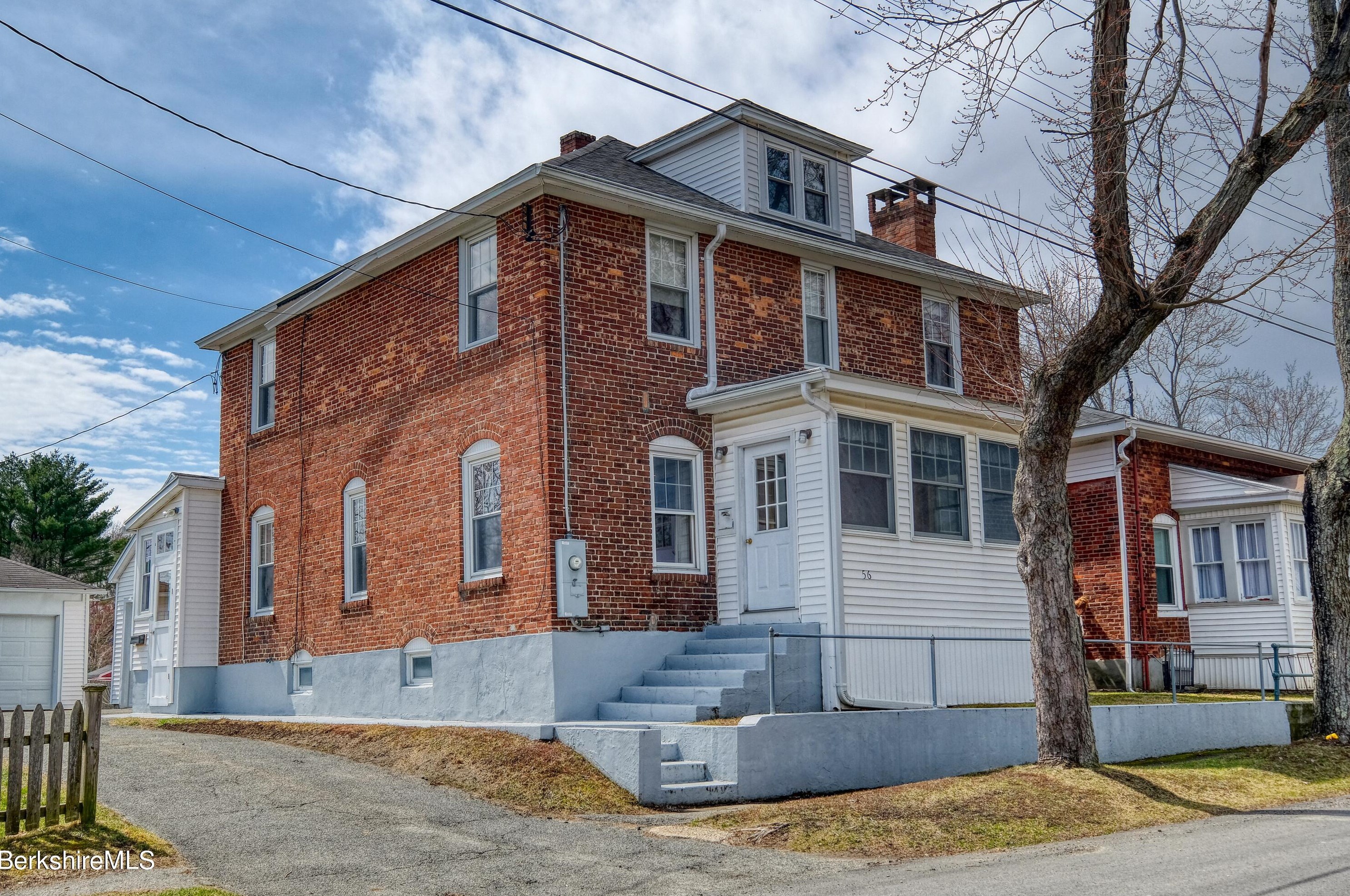 56 Pembroke Ave, Pittsfield, MA 01201-5504