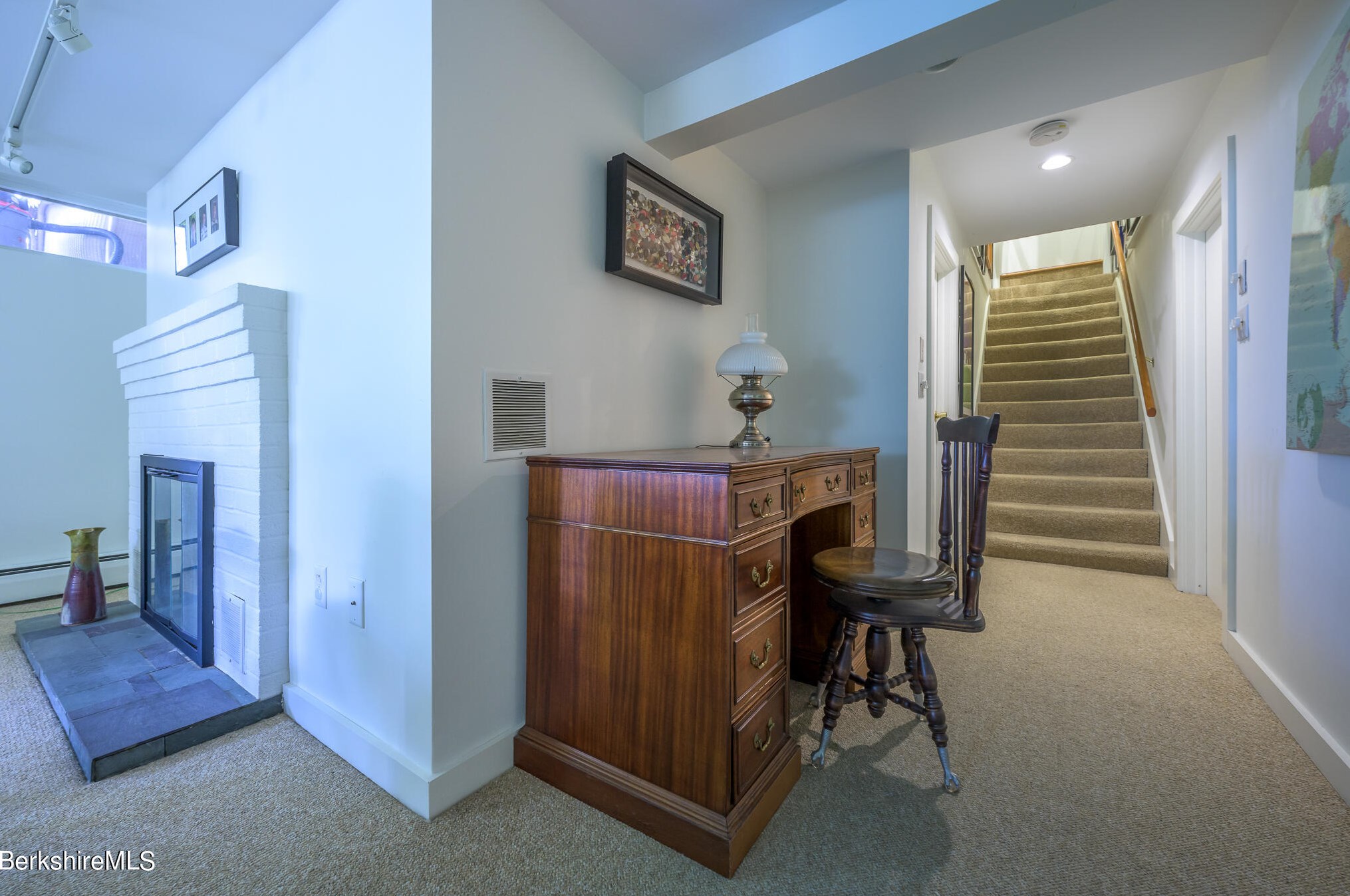 29 Valentine Rd, Pittsfield MA 01201-3042 exterior