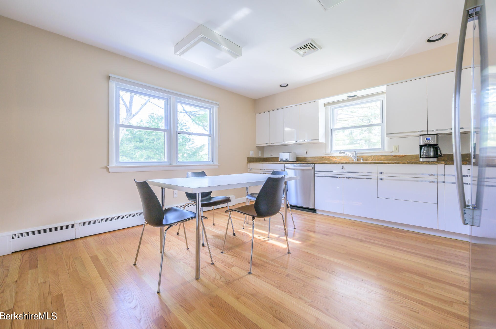 29 Valentine Rd, Pittsfield MA 01201-3042 exterior