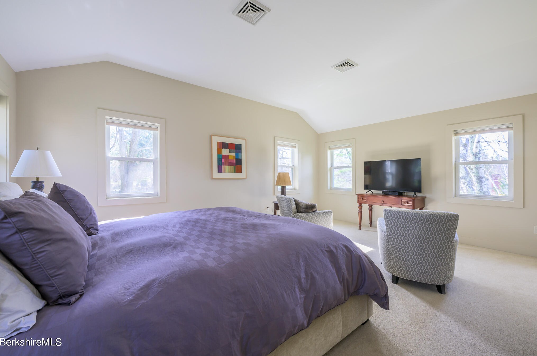 29 Valentine Rd, Pittsfield MA 01201-3042 exterior