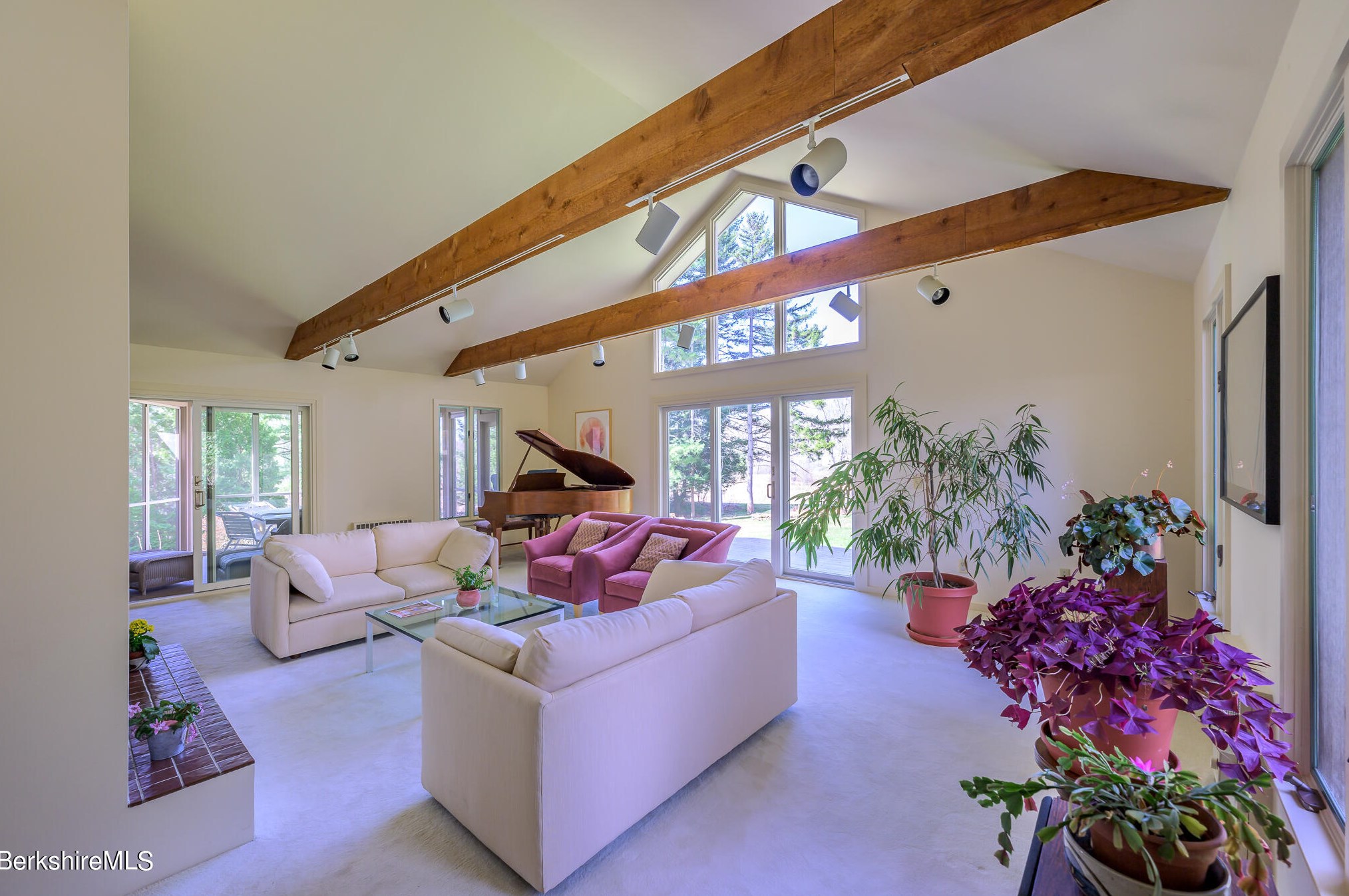 29 Valentine Rd, Pittsfield MA 01201-3042 exterior