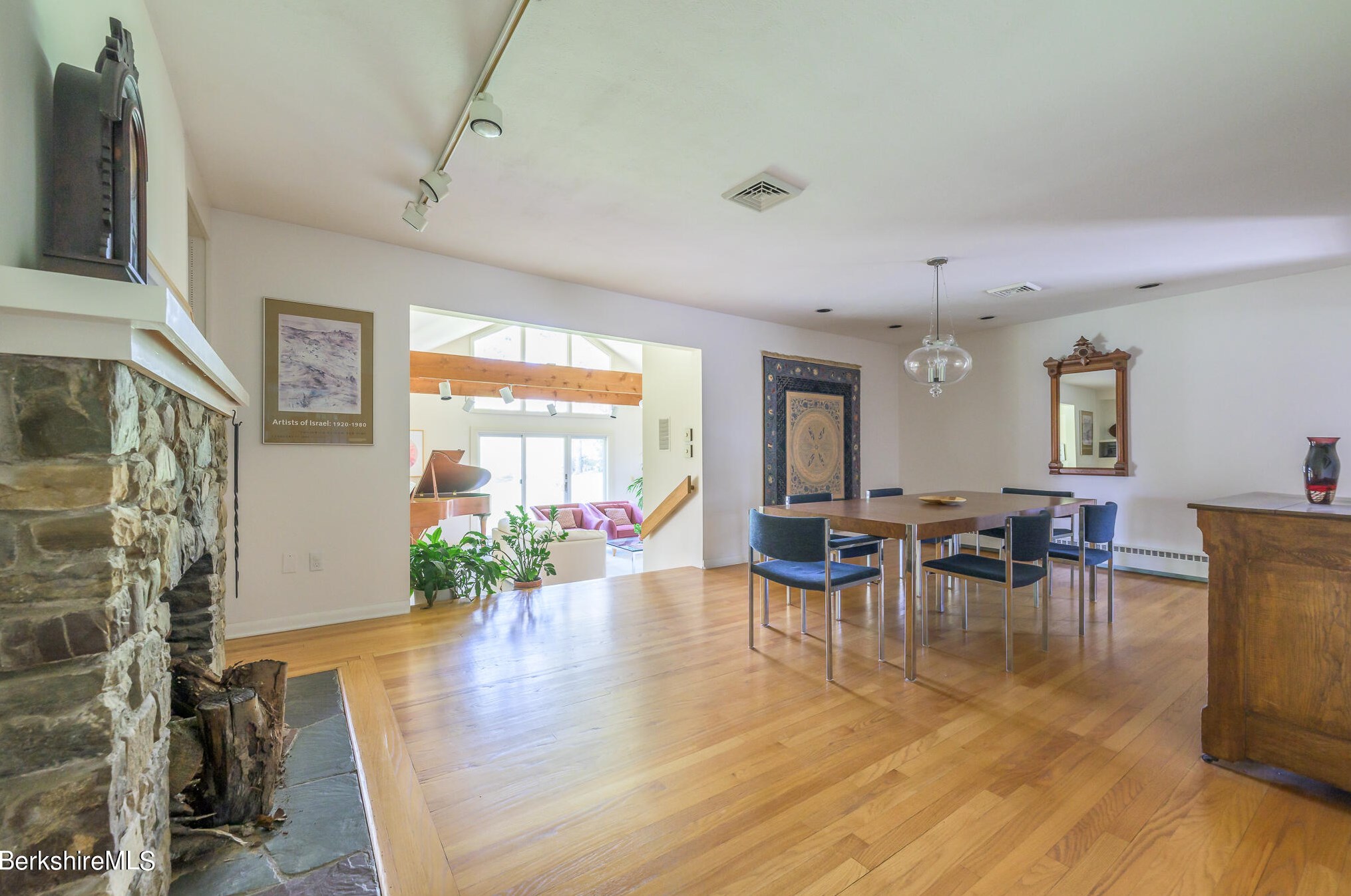 29 Valentine Rd, Pittsfield MA 01201-3042 exterior