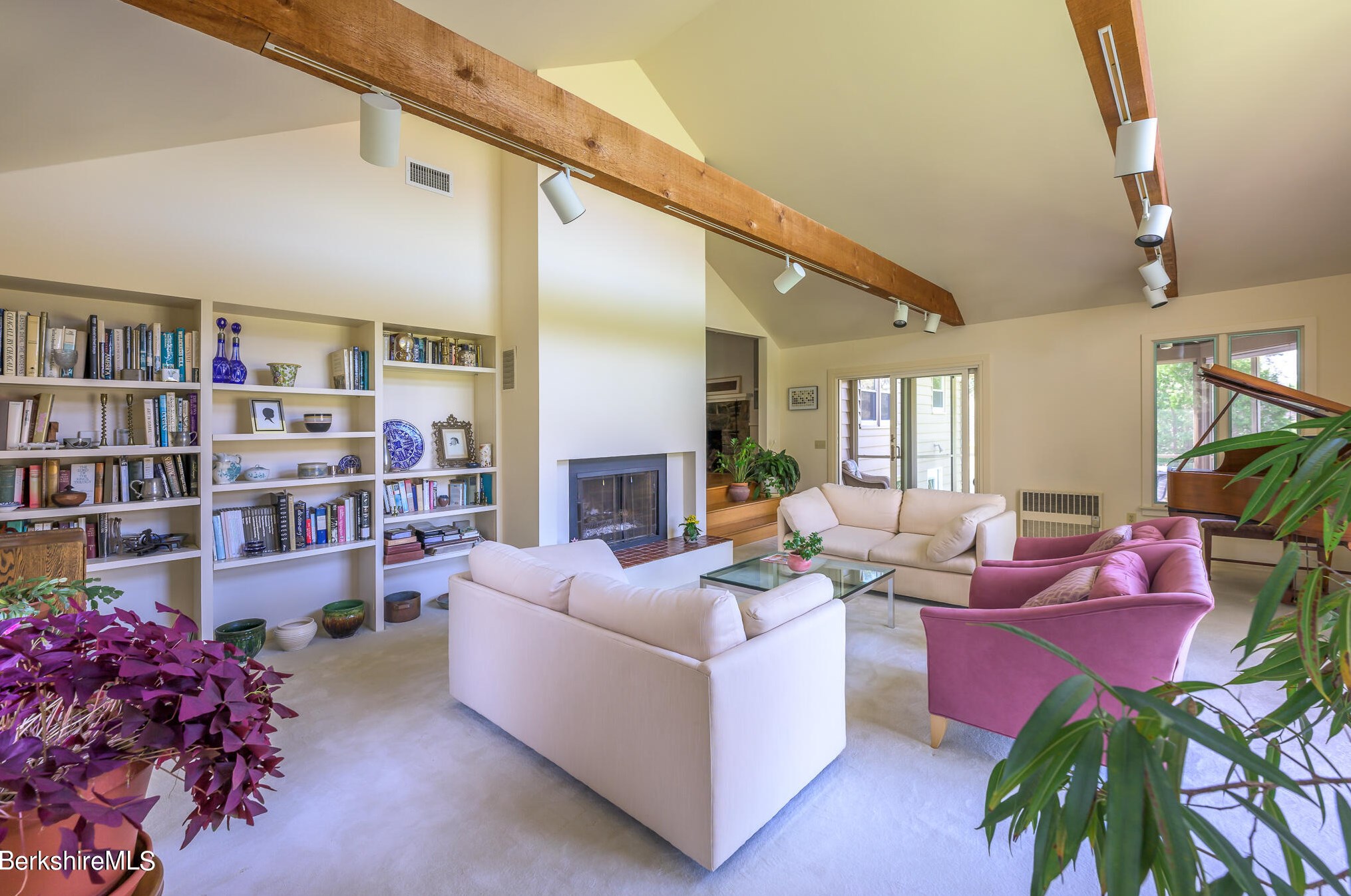 29 Valentine Rd, Pittsfield MA 01201-3042 exterior