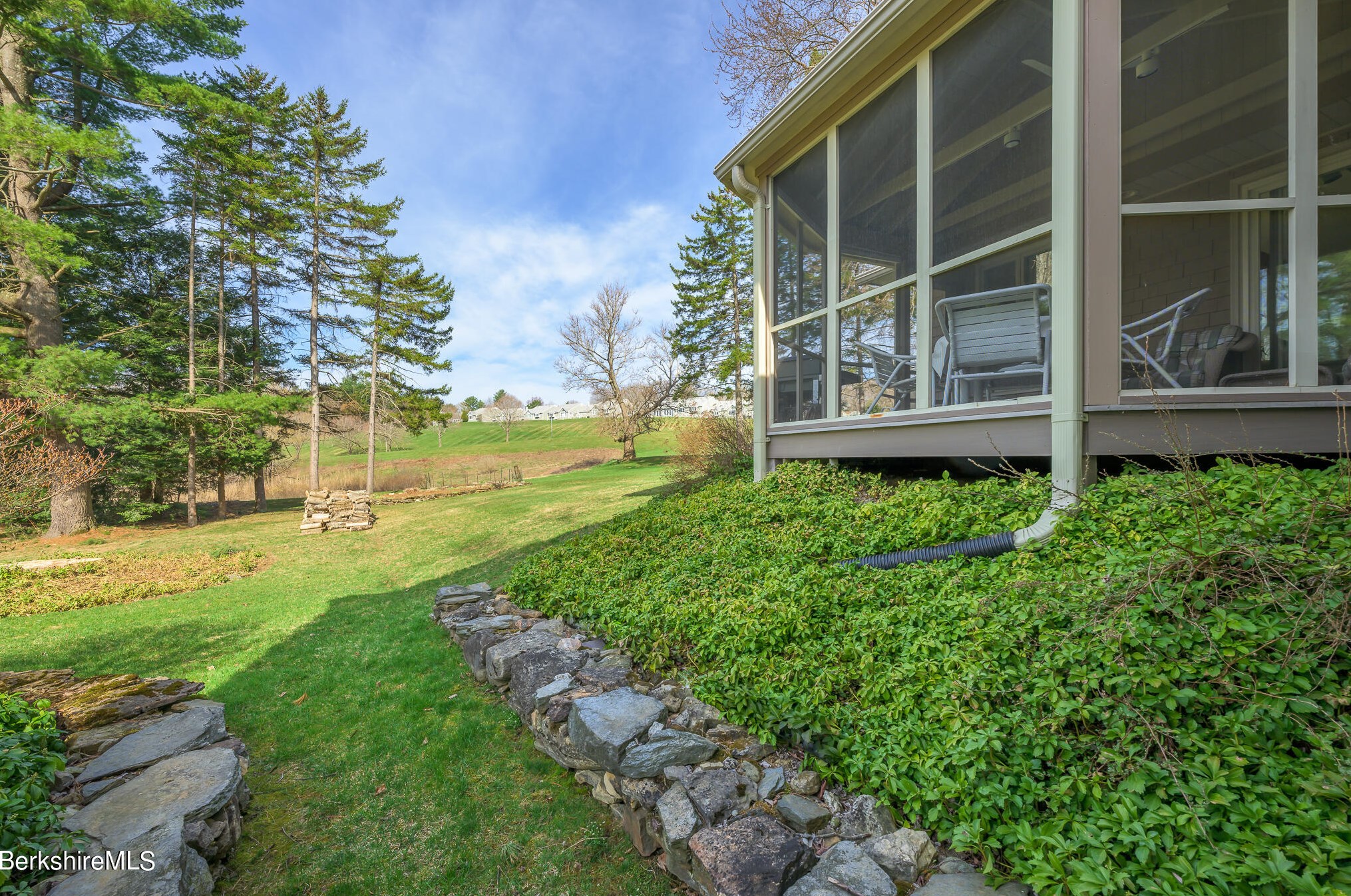 29 Valentine Rd, Pittsfield MA 01201-3042 exterior