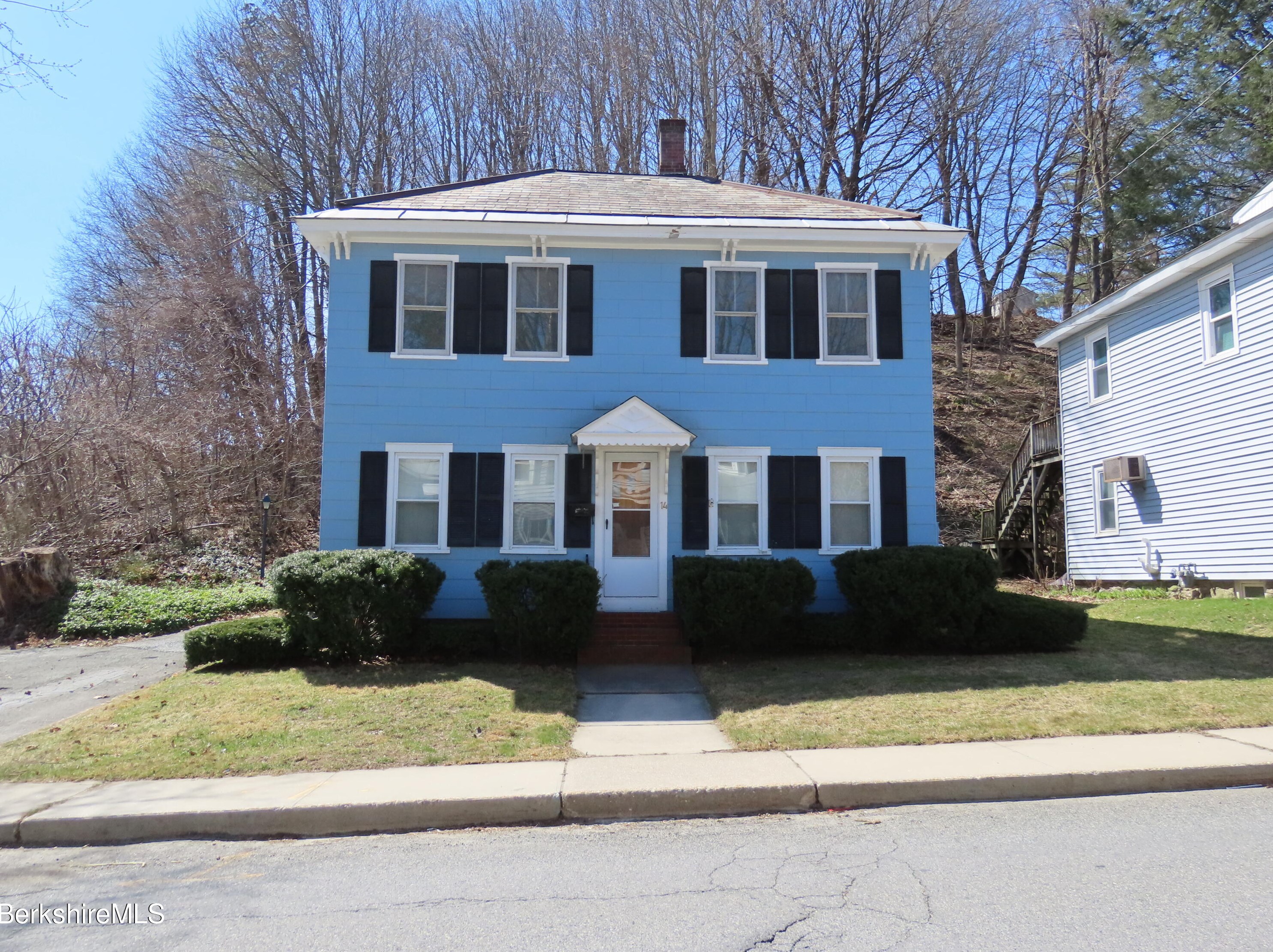 14 Elm St, Adams, MA 01220