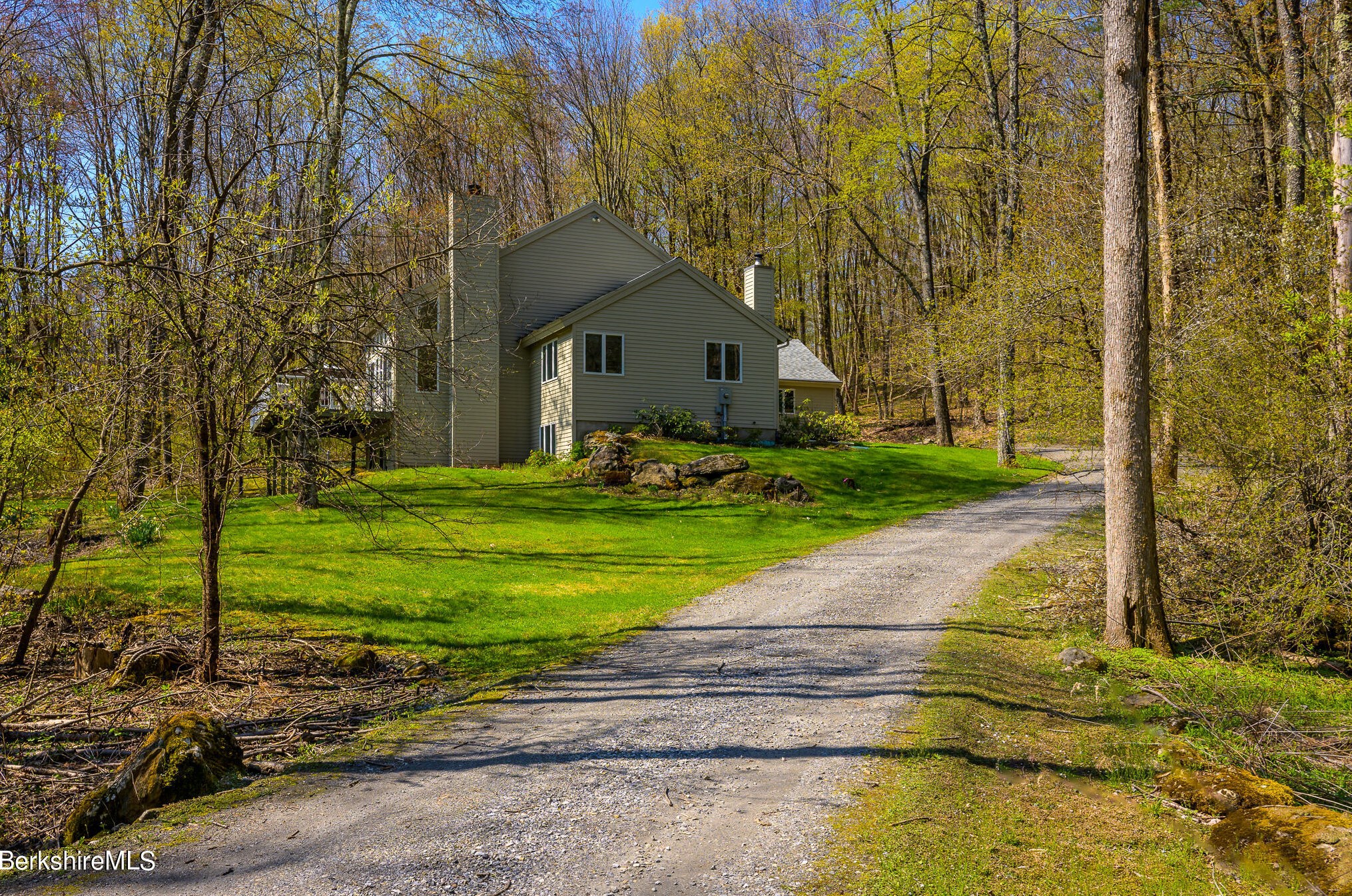 1220 Lenox Rd, Richmond, MA 01254 exterior