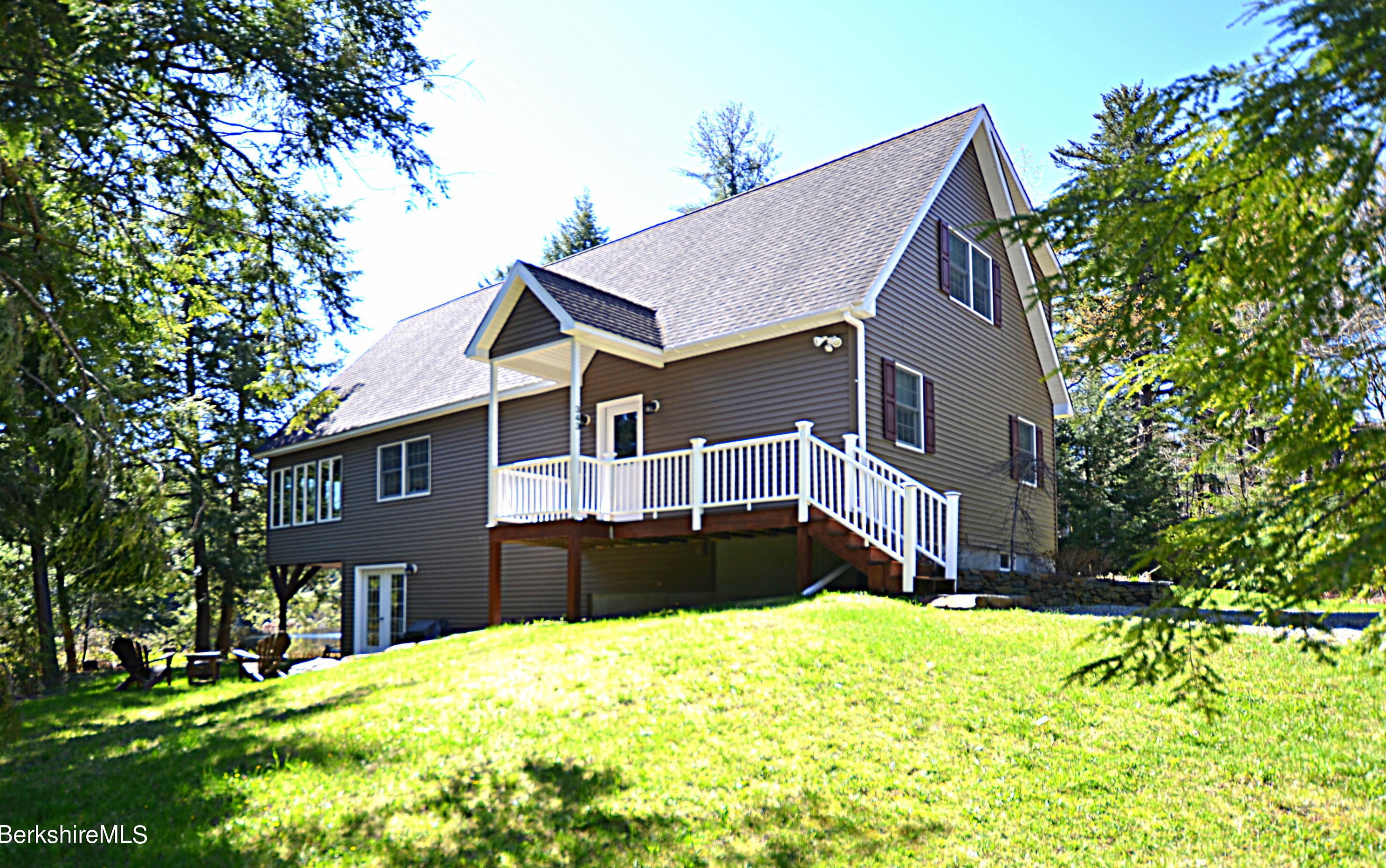 343 Trail Cir, Becket, MA 01223 exterior
