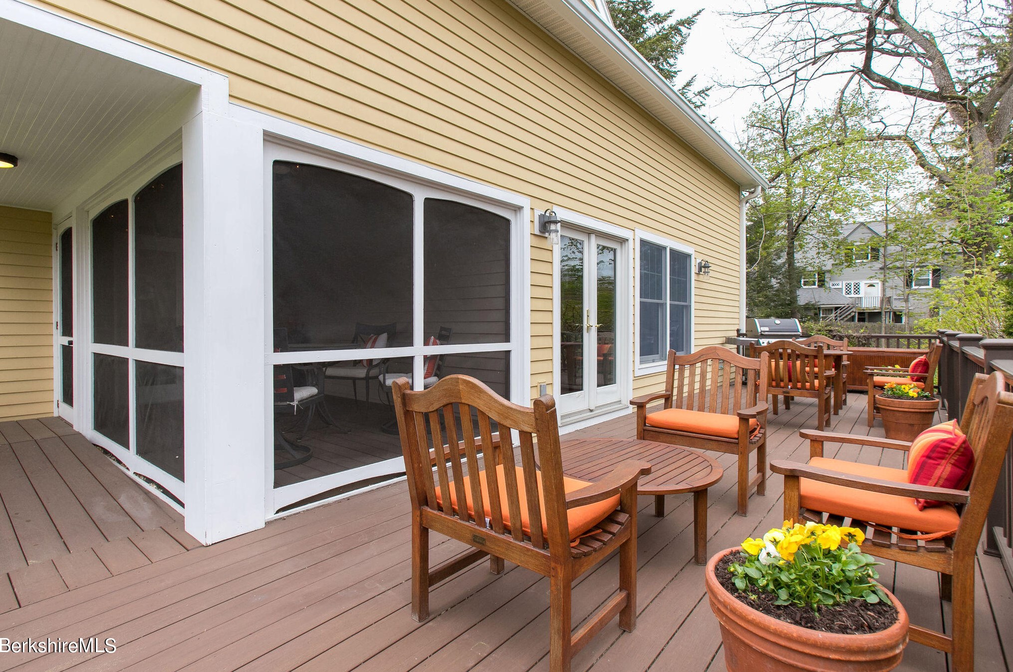 5 Copper Beech Ln, Gt Barrington, MA 01230 exterior