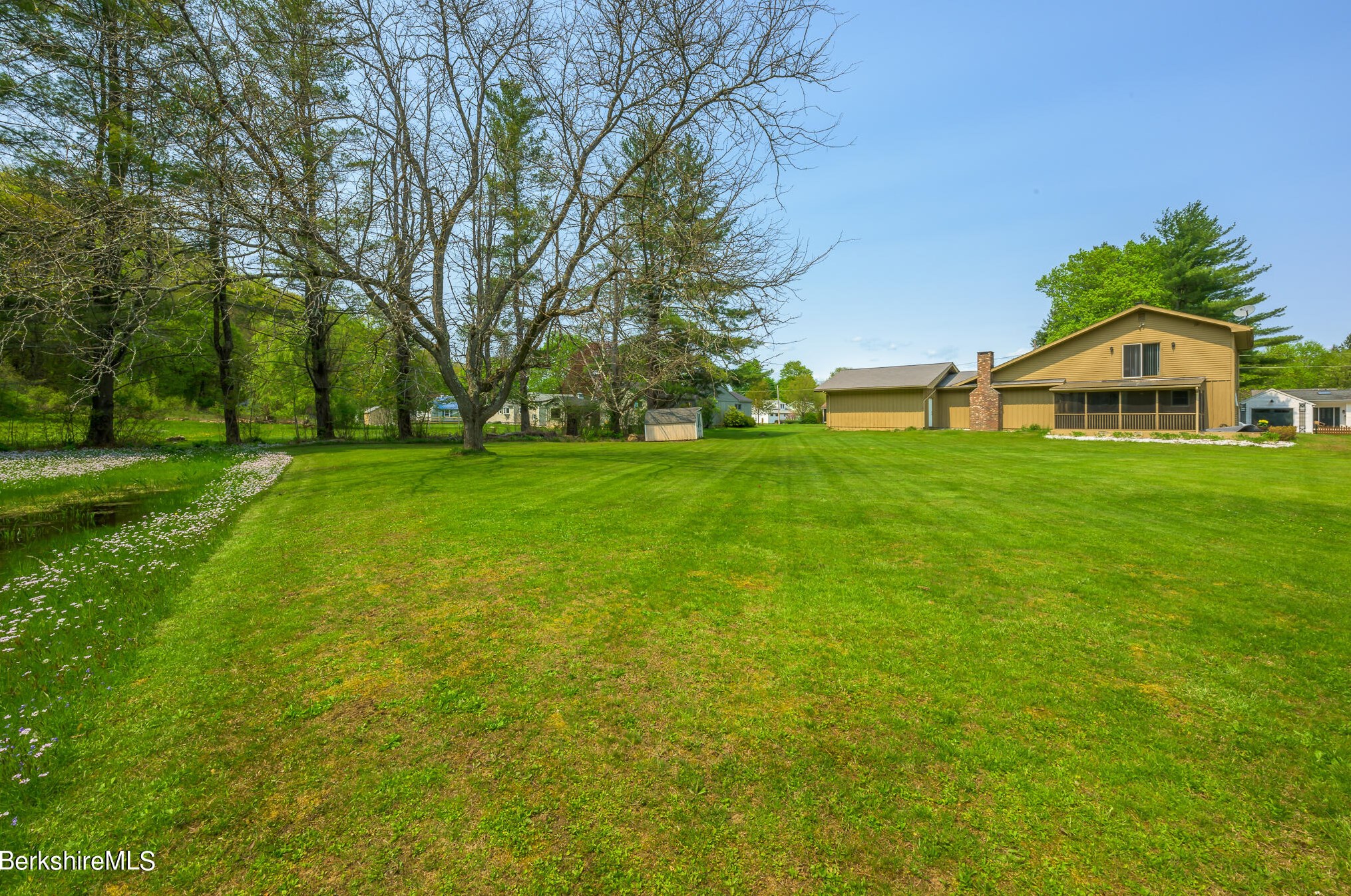 10 Ramsey Ave, Great Barrington, MA 01230 exterior