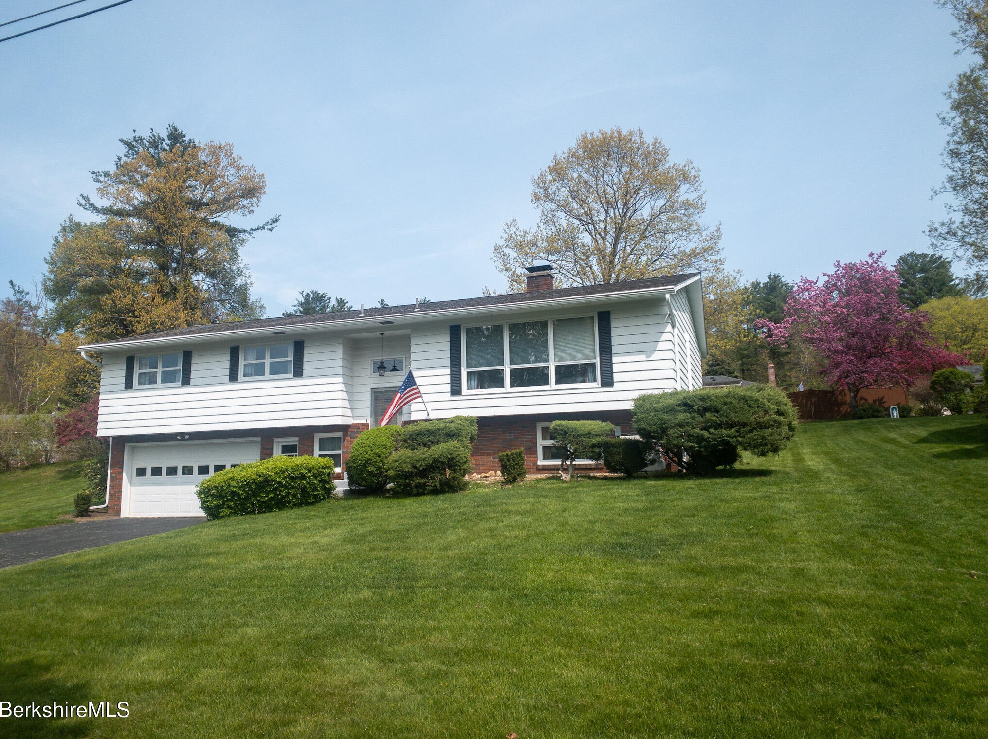 90 Michael Dr, Pittsfield, MA 01201