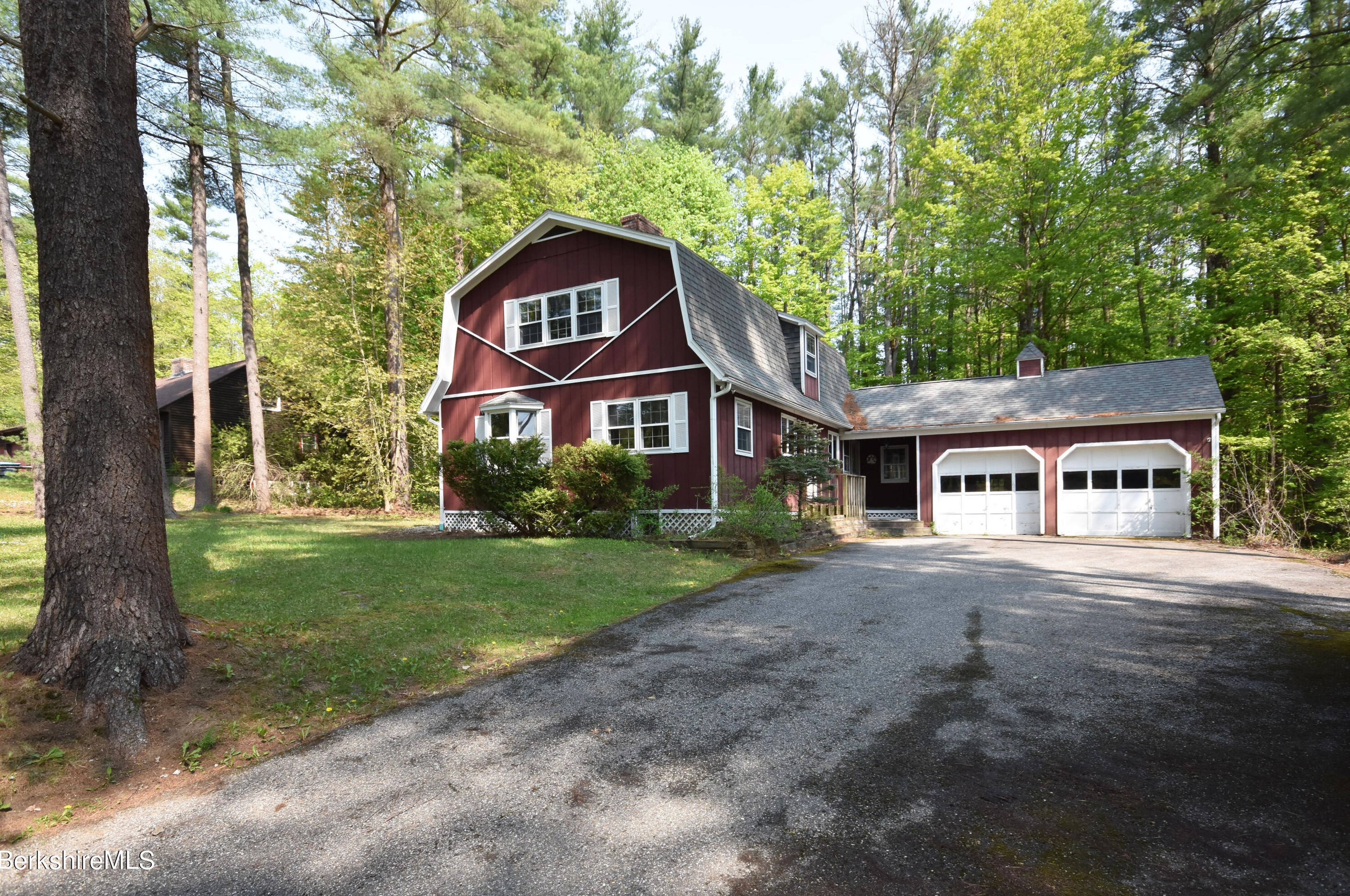 259 Housatonic St, Lenox, MA 01240