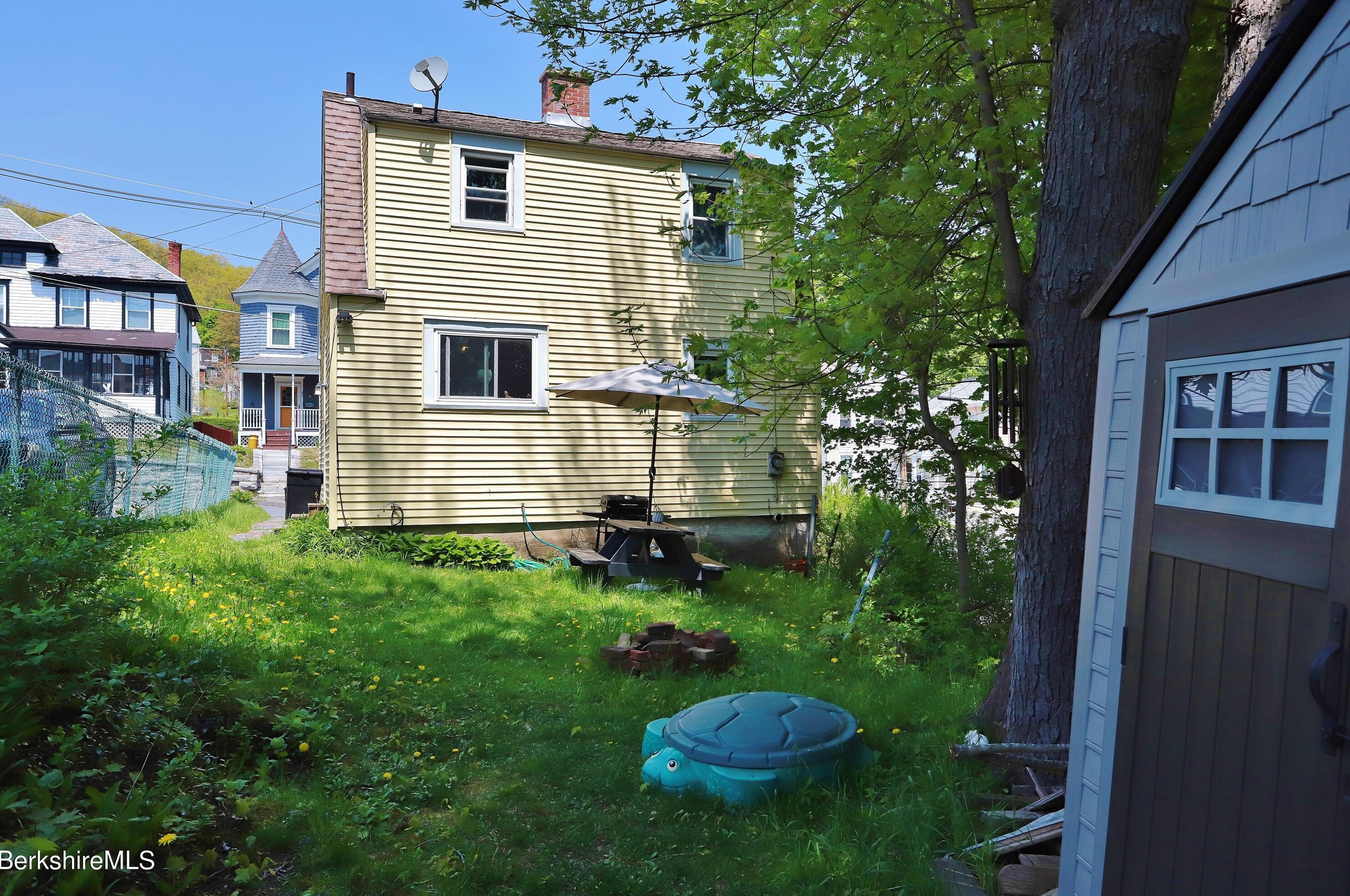 86 North St, Clarksburg, MA 01247