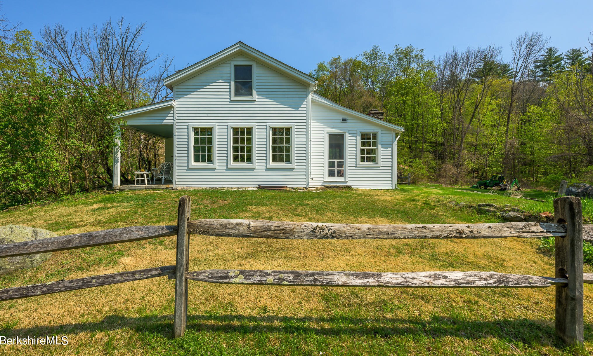 210 Chestnut St, Lee, MA 01238