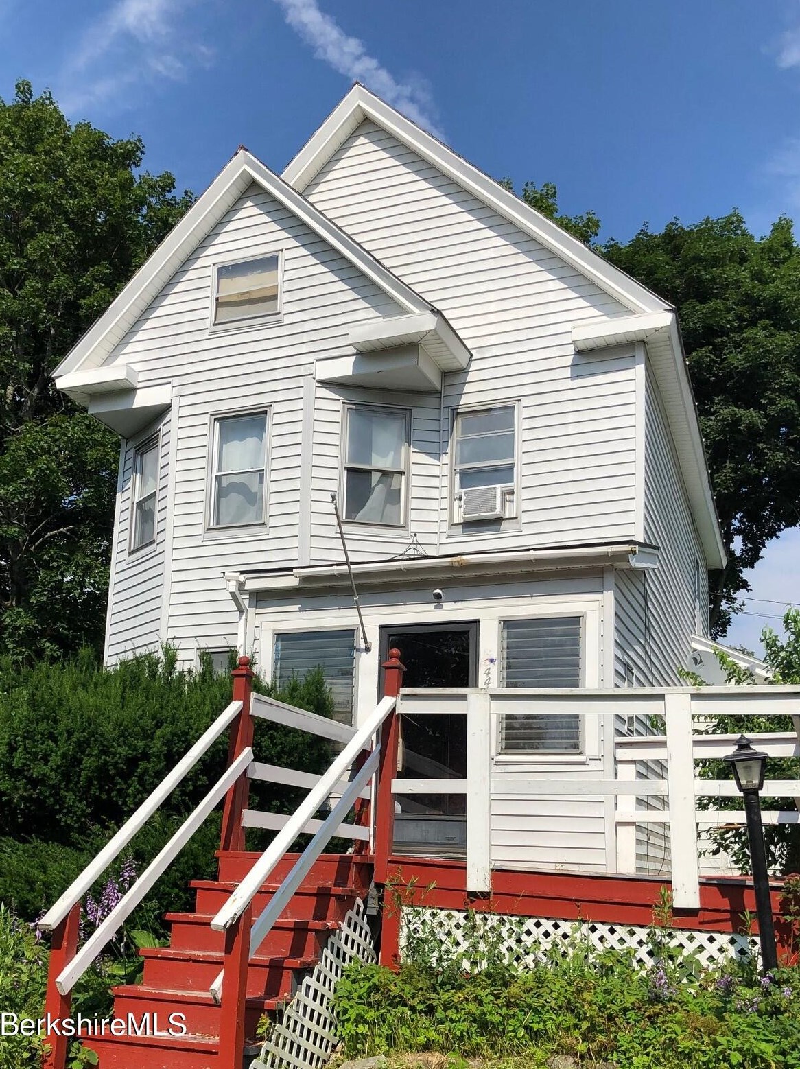 449 1/2 E Main St, Clarksburg, MA 01247