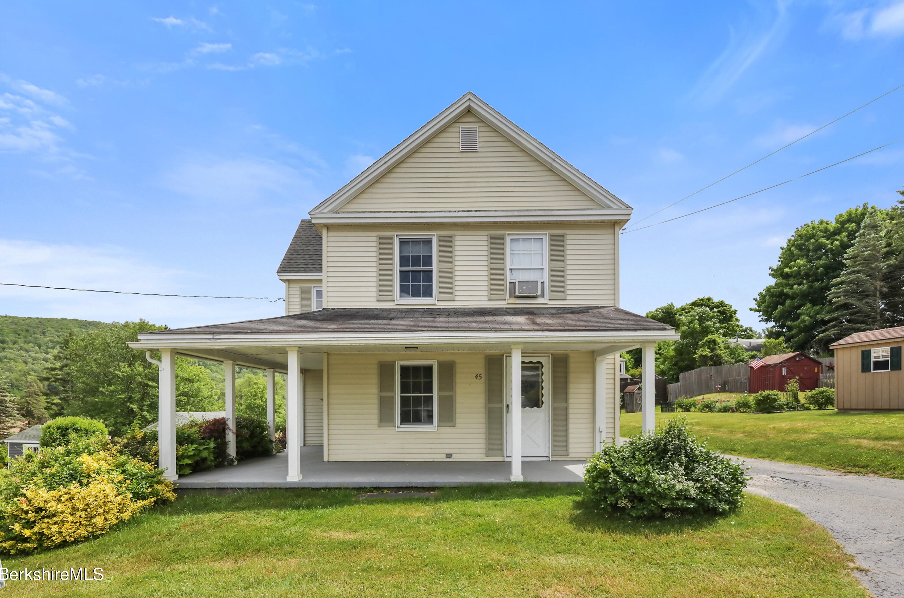 45 Margerie St, Lee, MA 01238