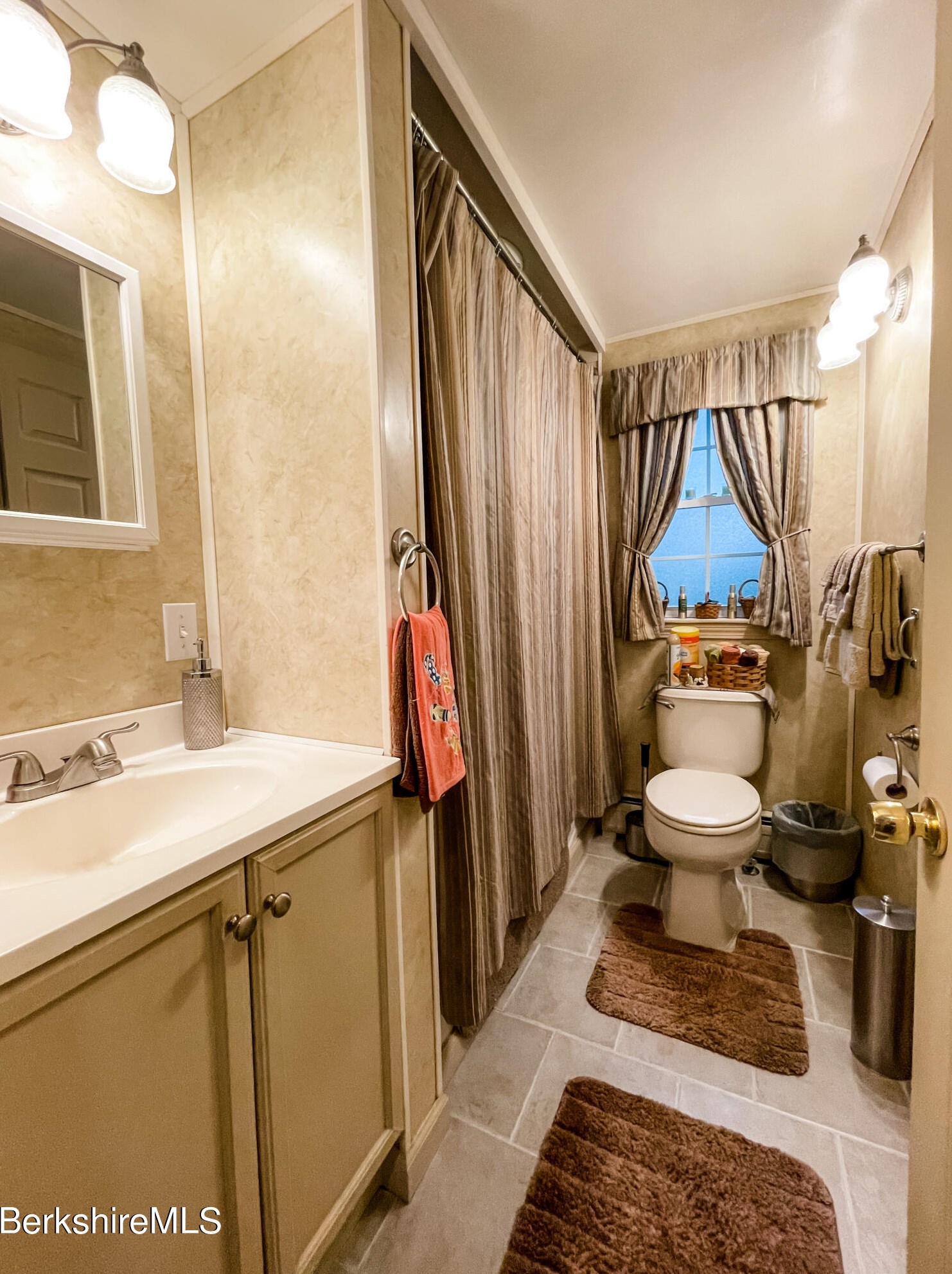 330 Connecticut Ave, Pittsfield MA  01201-3608 exterior