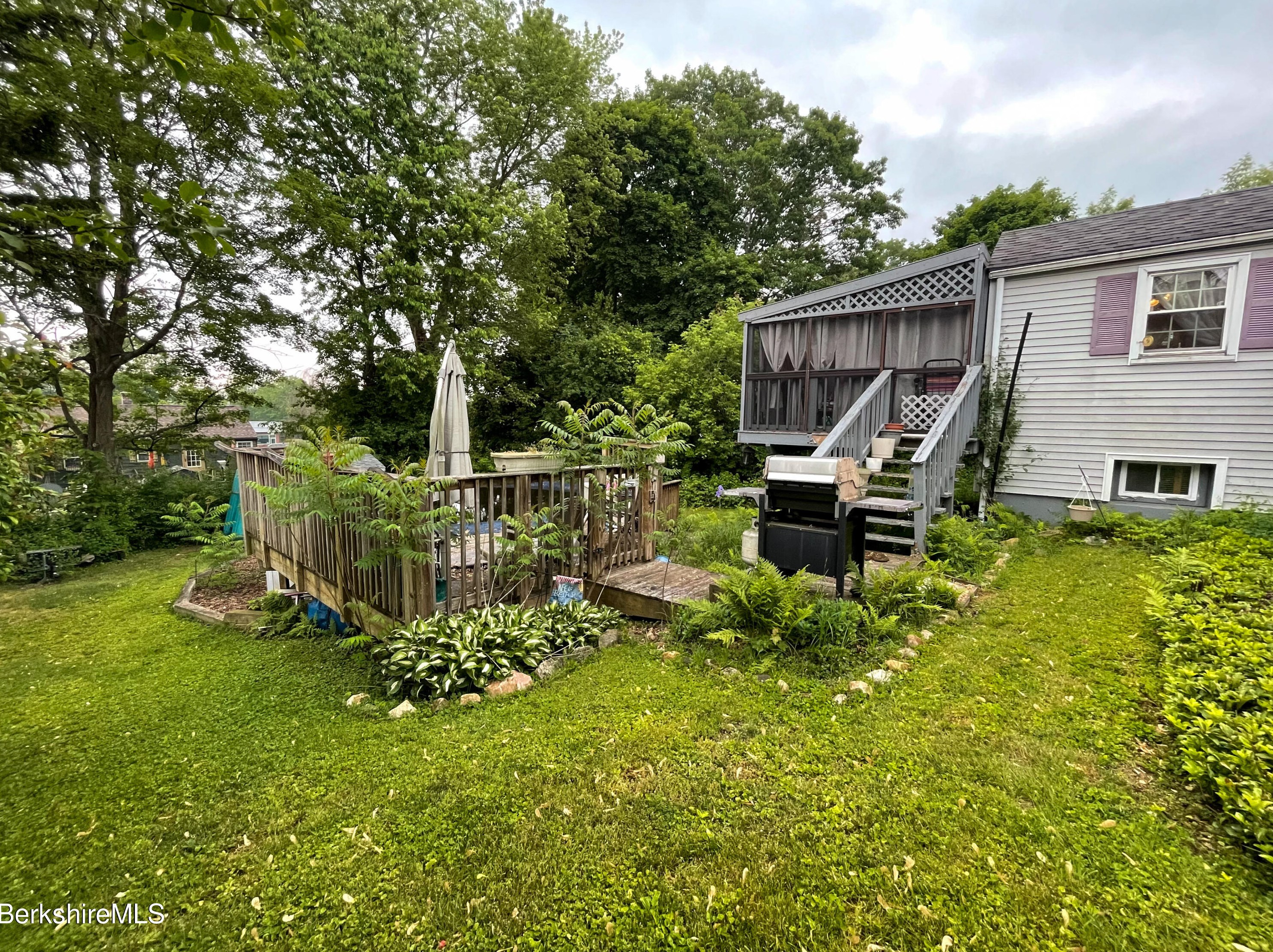 330 Connecticut Ave, Pittsfield MA  01201-3608 exterior