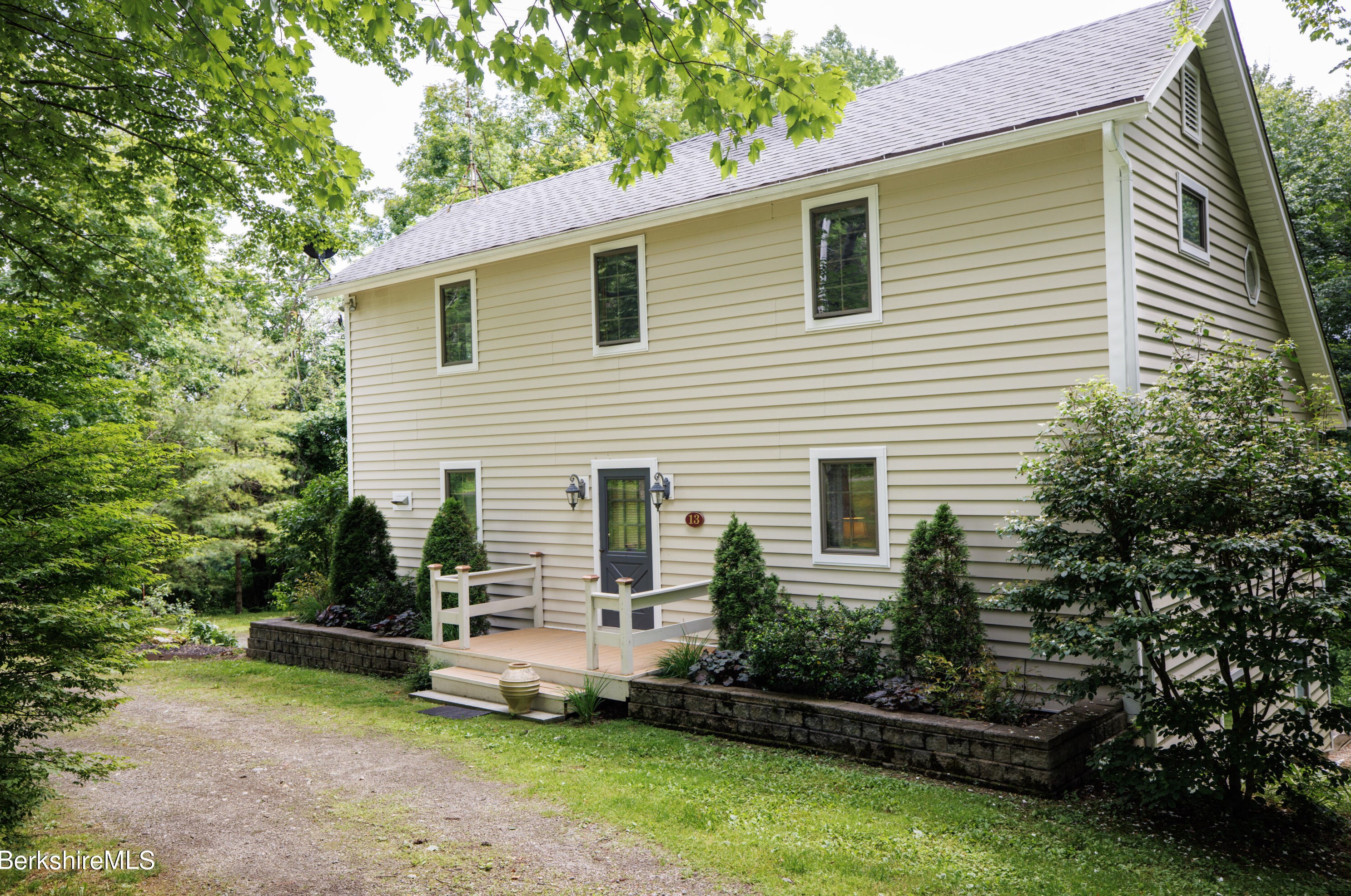 13 Egremont Heights, Mount Washington, MA 01258