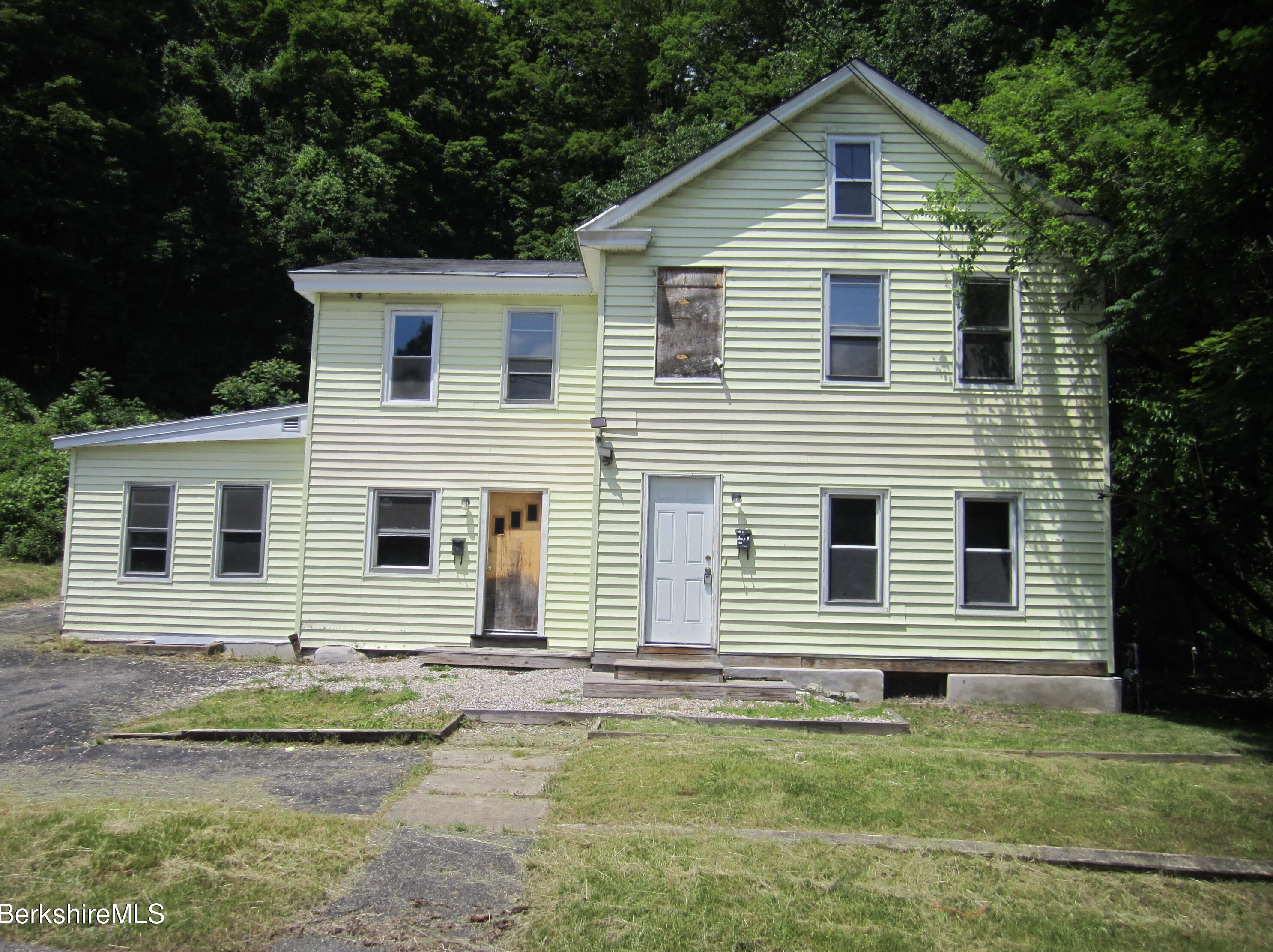 43 Enterprise St, Adams, MA 01220