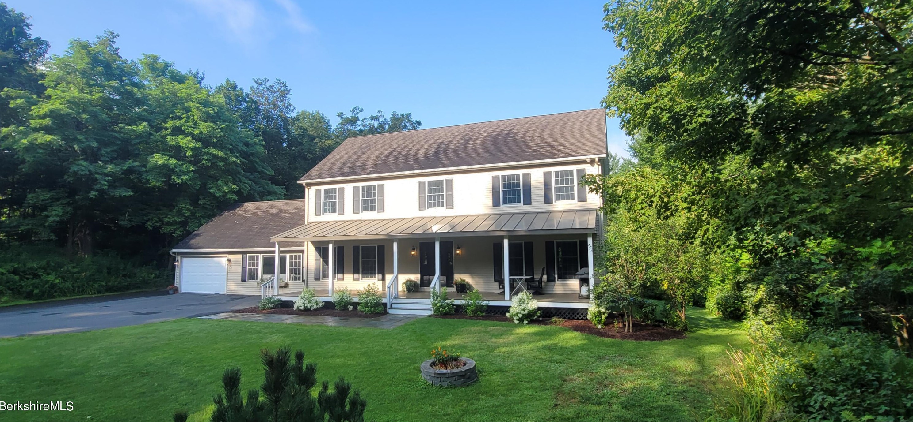 75 East St, Lee, MA 01238