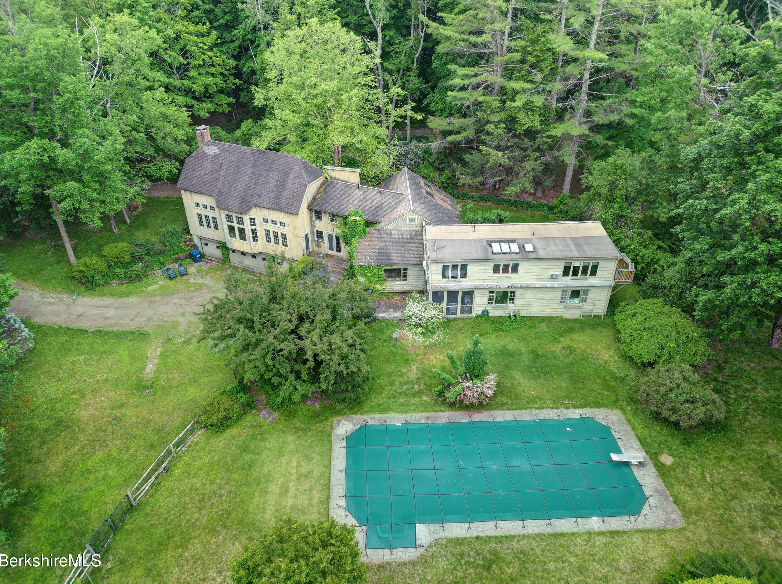14 Pinecrest Hill Rd, Mount Washington, MA 01258