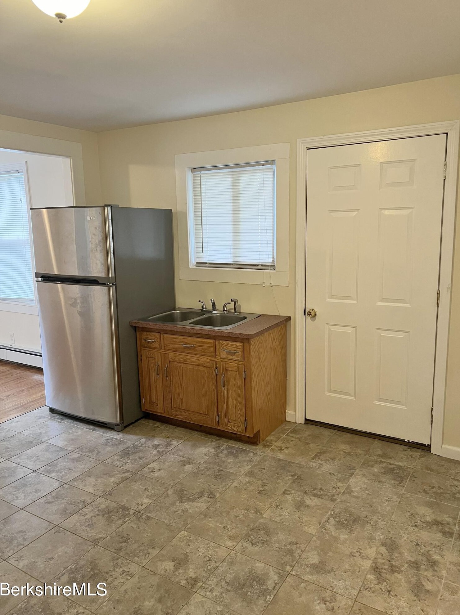 83 Un St, Pittsfield MA  01201-4527 exterior