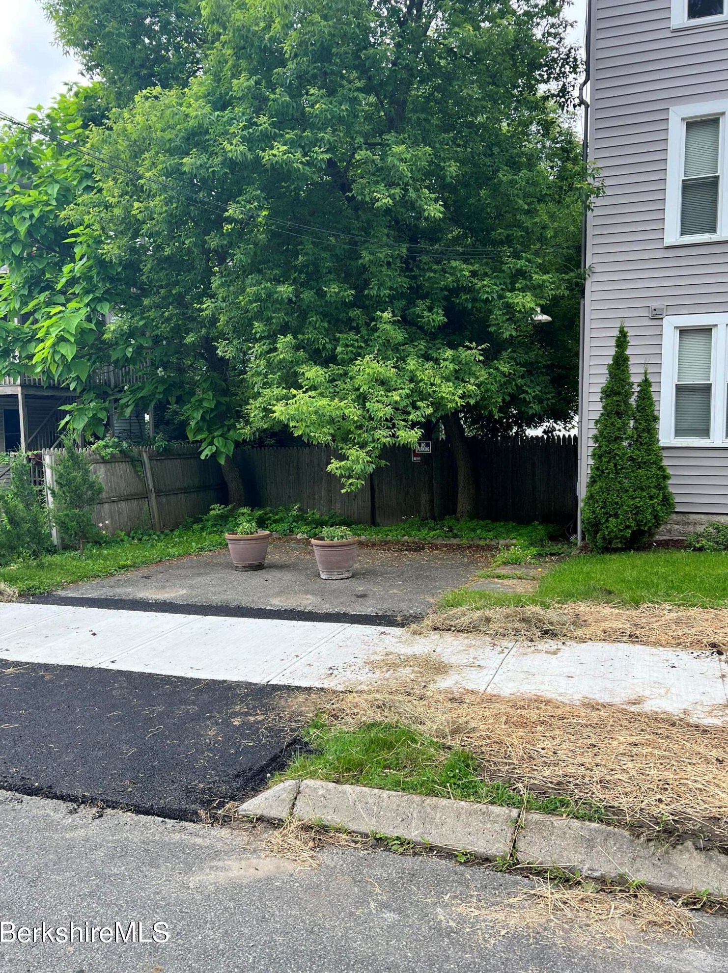 83 Un St, Pittsfield MA  01201-4527 exterior