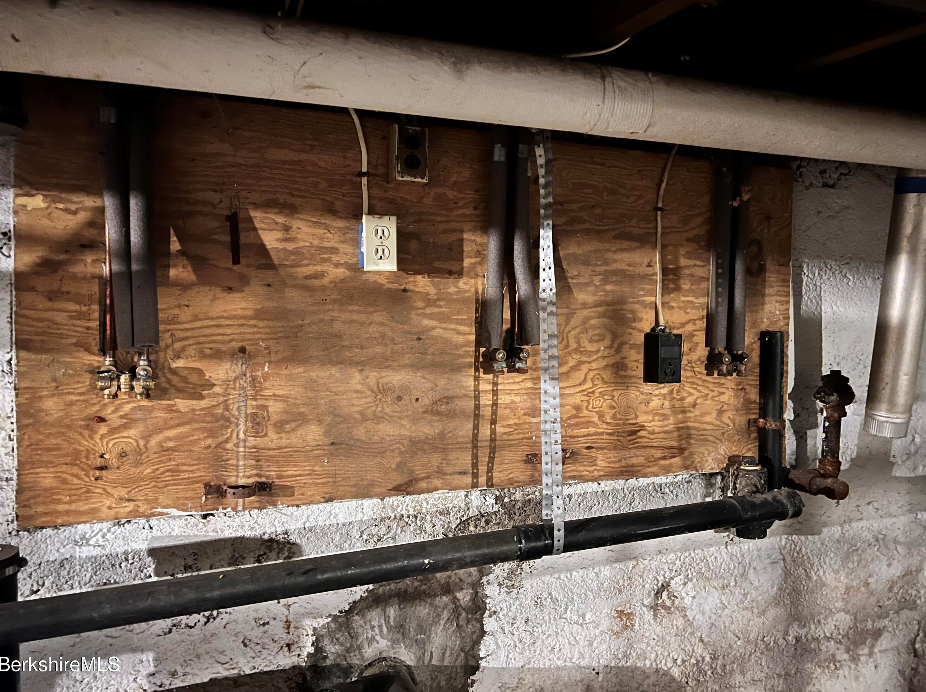 83 Un St, Pittsfield MA  01201-4527 exterior