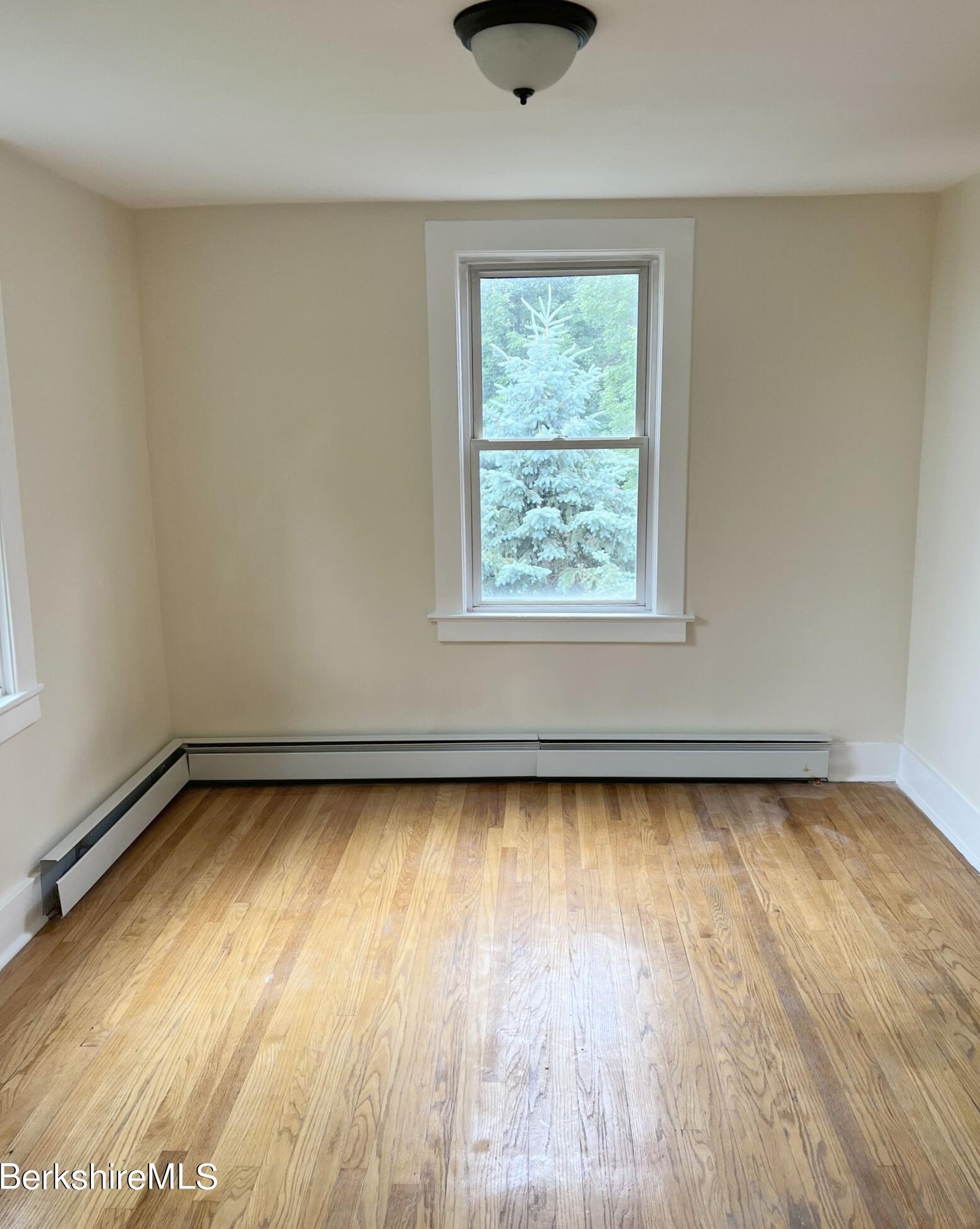 83 Un St, Pittsfield MA  01201-4527 exterior