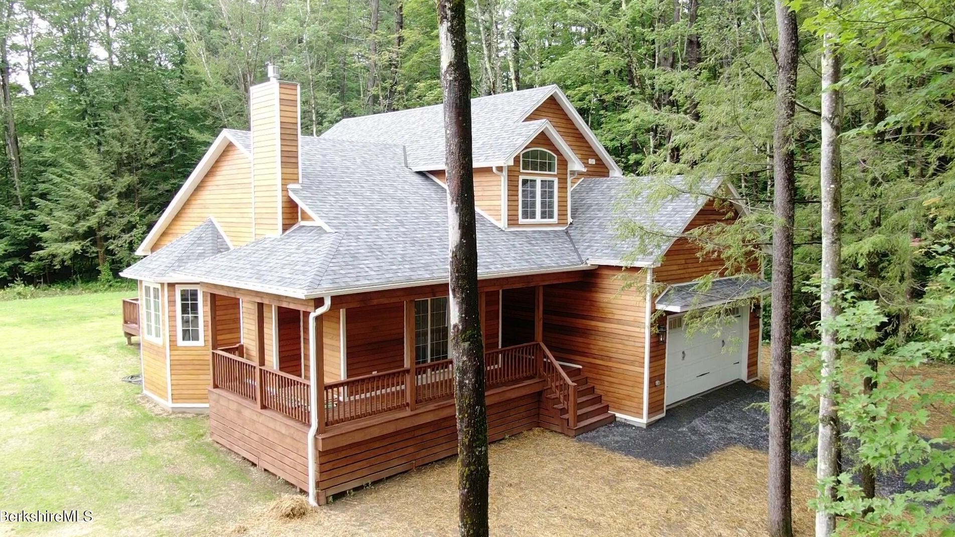 307 Church St, Lee, MA 01238