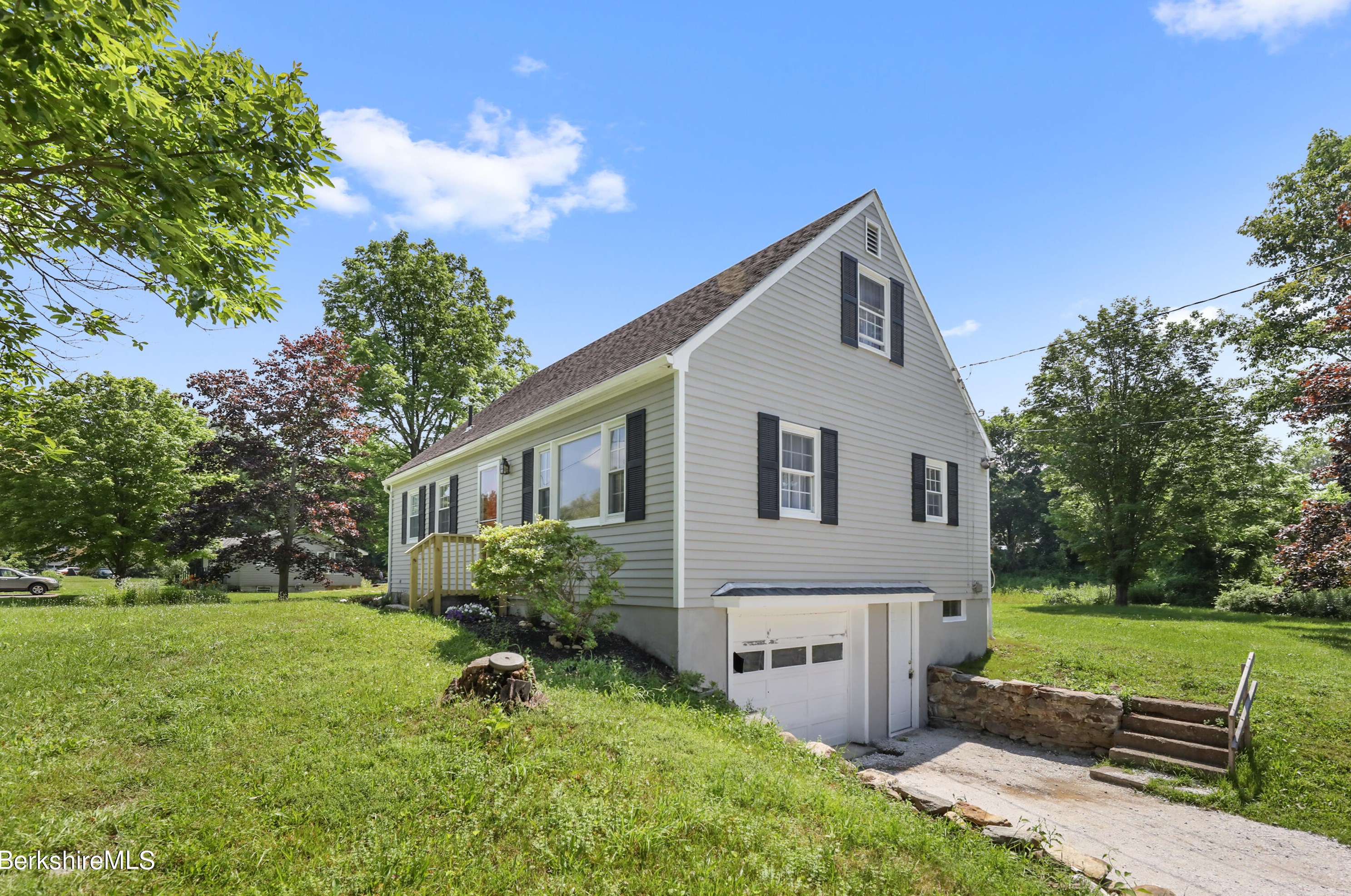 20 Washington Mountain Rd, Lee, MA 01238