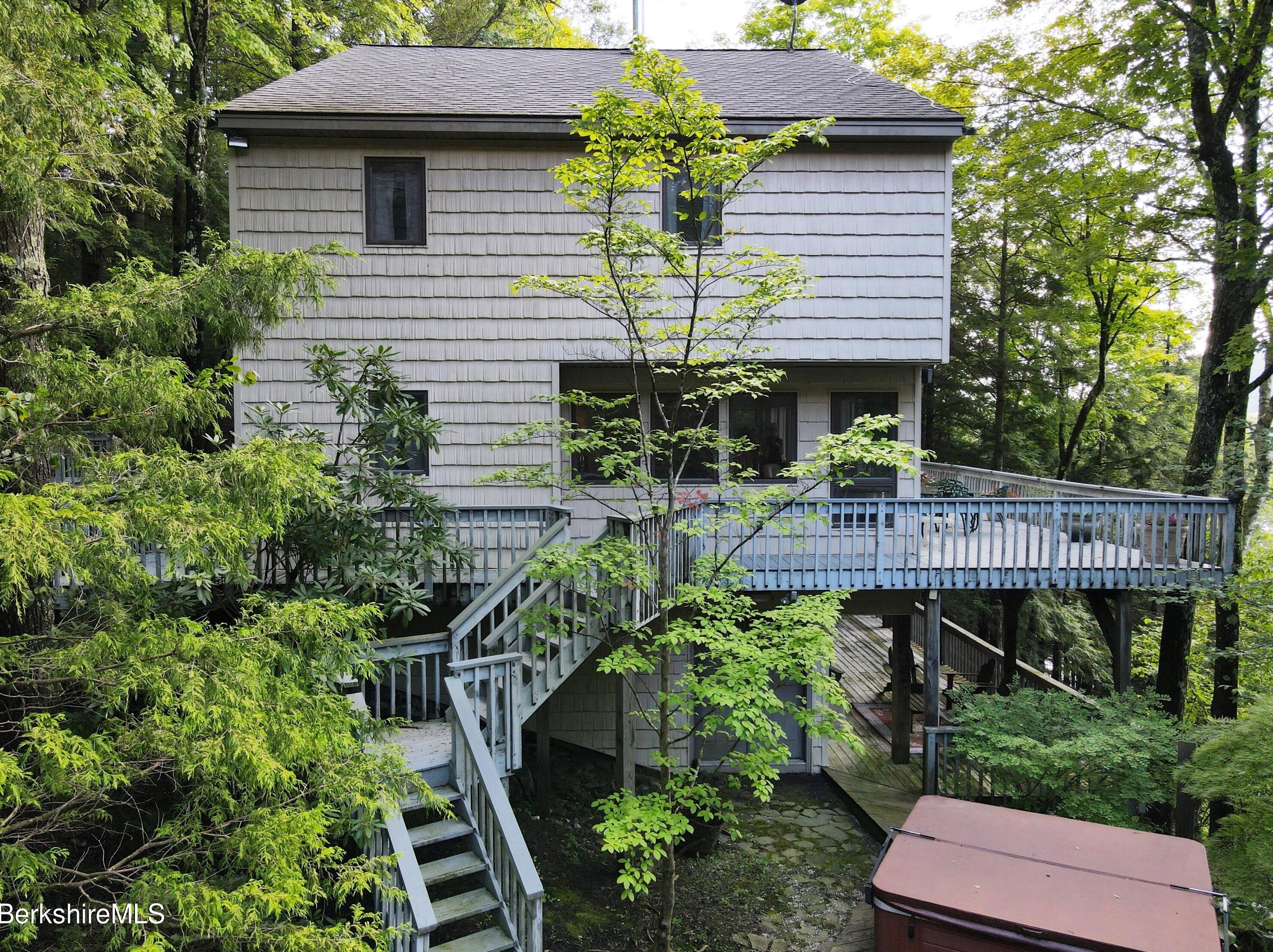 307 Long Pond Rd, Great-Barrington, MA 01230 exterior