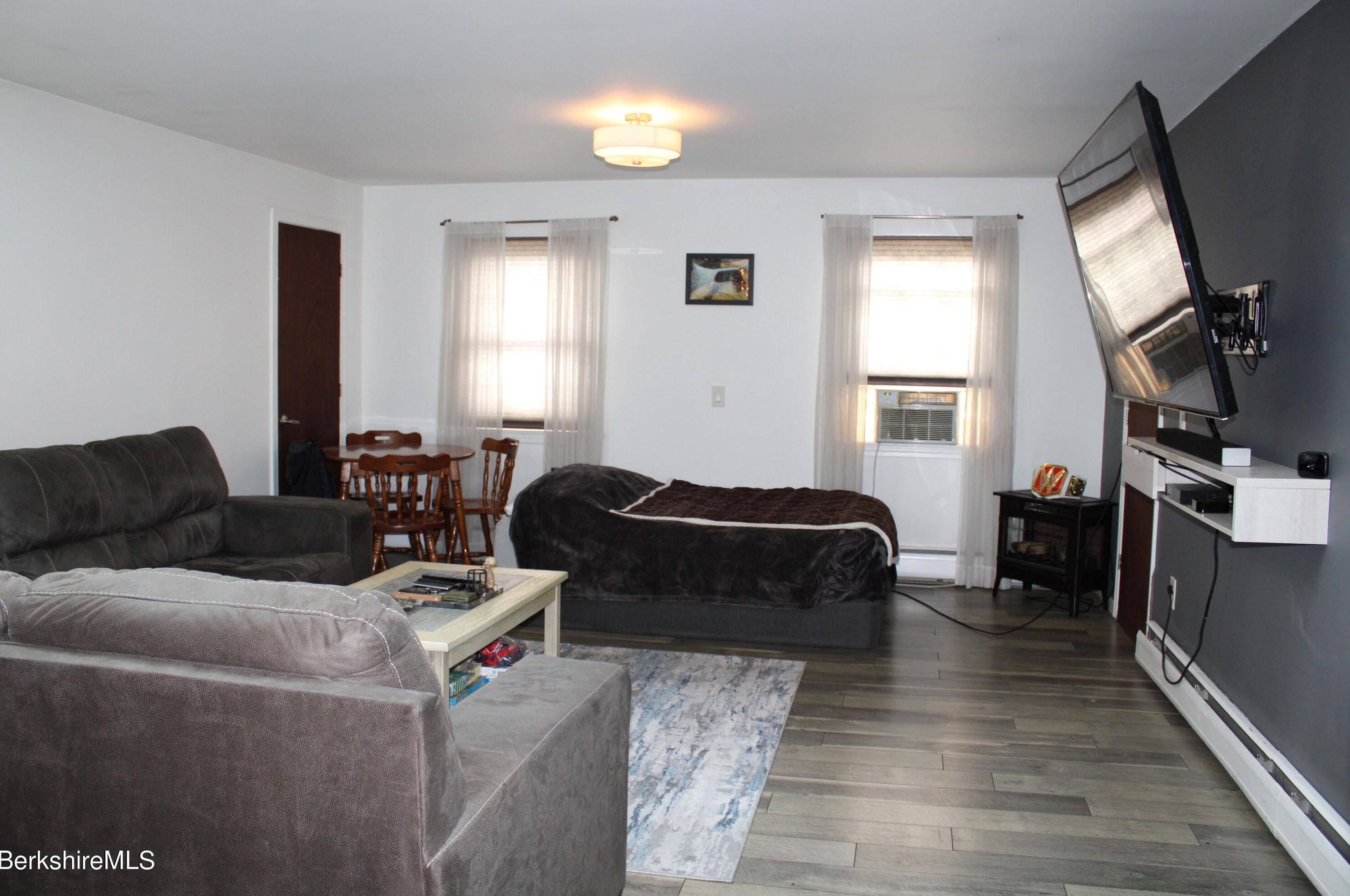 21 Elberon Ave, Pittsfield MA 01201-2838 exterior