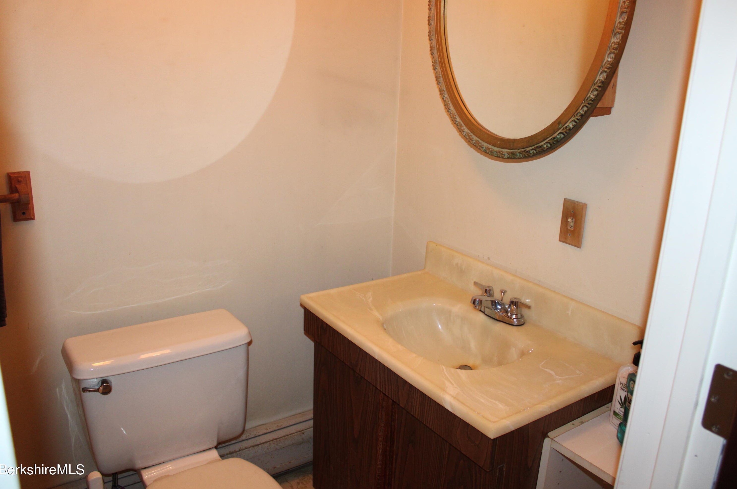 21 Elberon Ave, Pittsfield MA 01201-2838 exterior