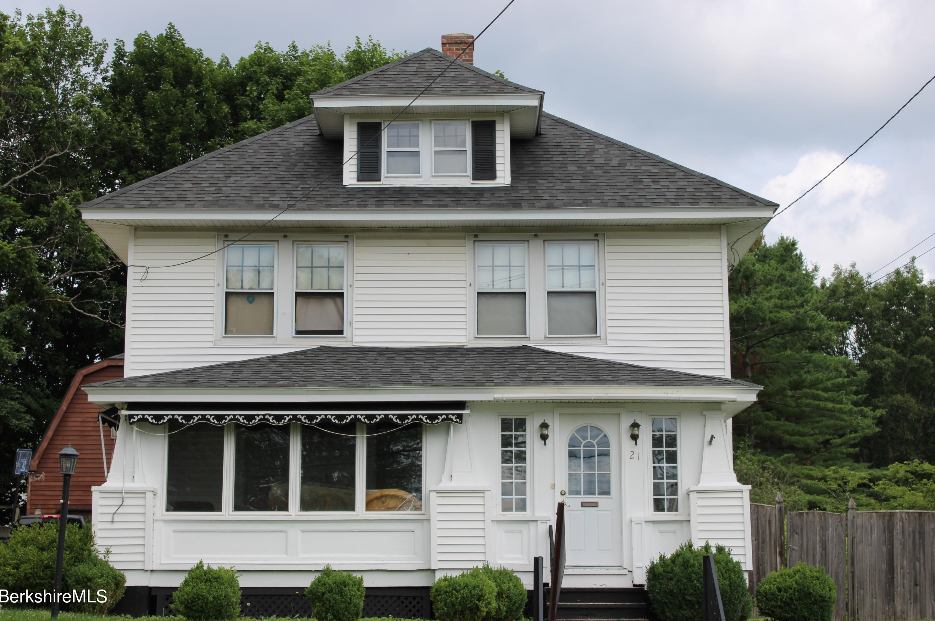 21 Elberon Ave, Pittsfield MA 01201-2838 exterior