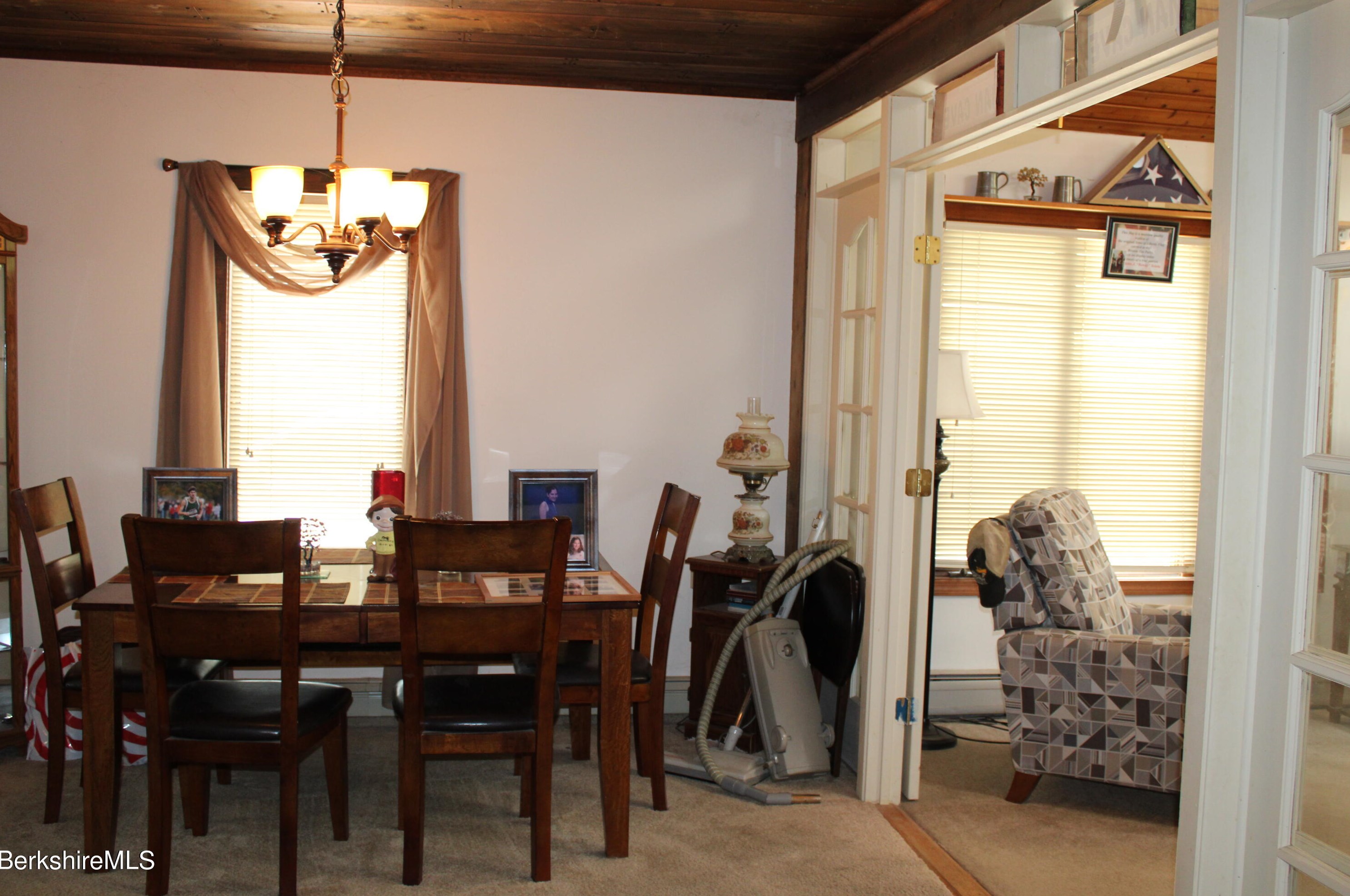 21 Elberon Ave, Pittsfield MA 01201-2838 exterior