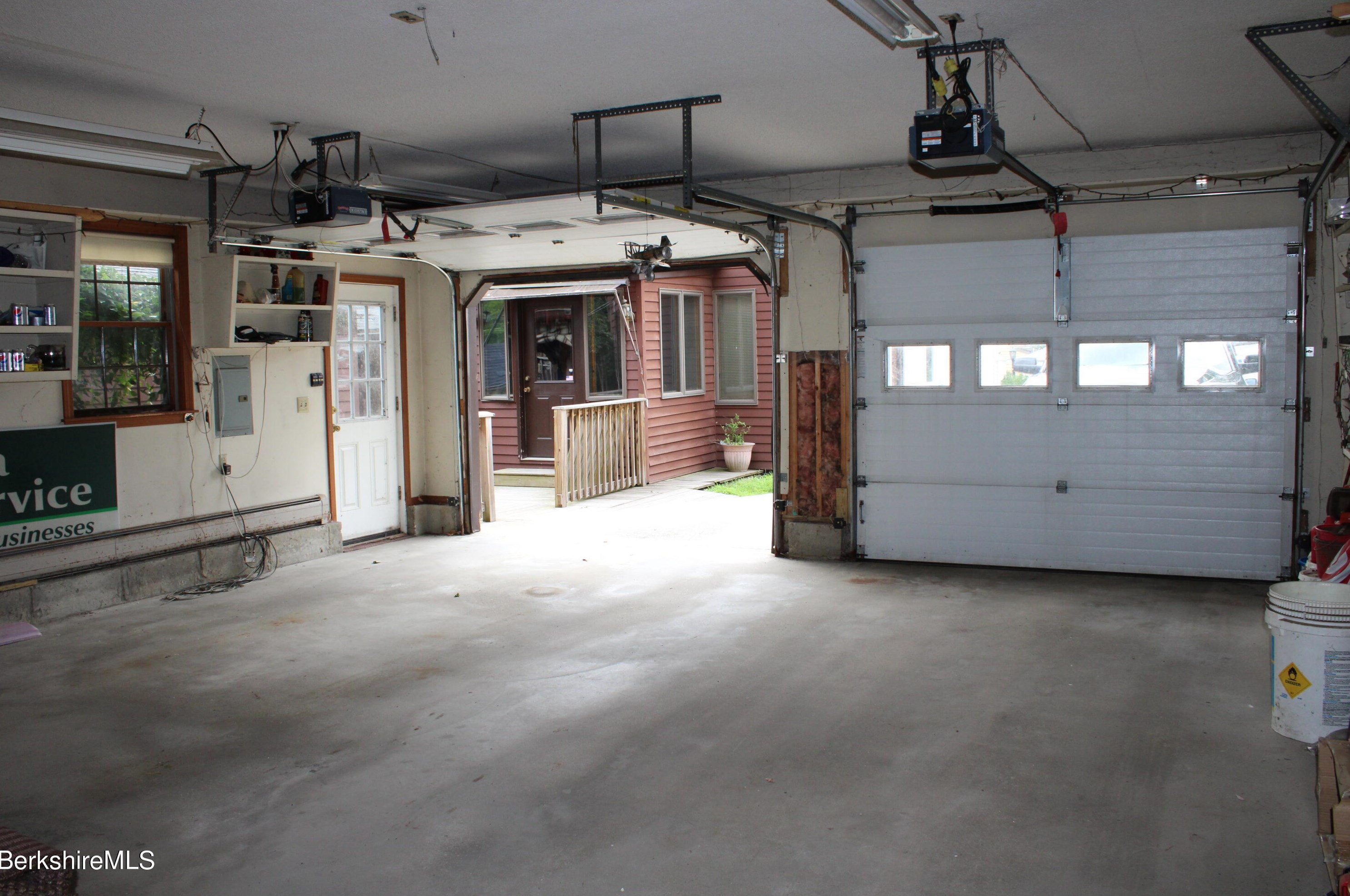 21 Elberon Ave, Pittsfield MA 01201-2838 exterior